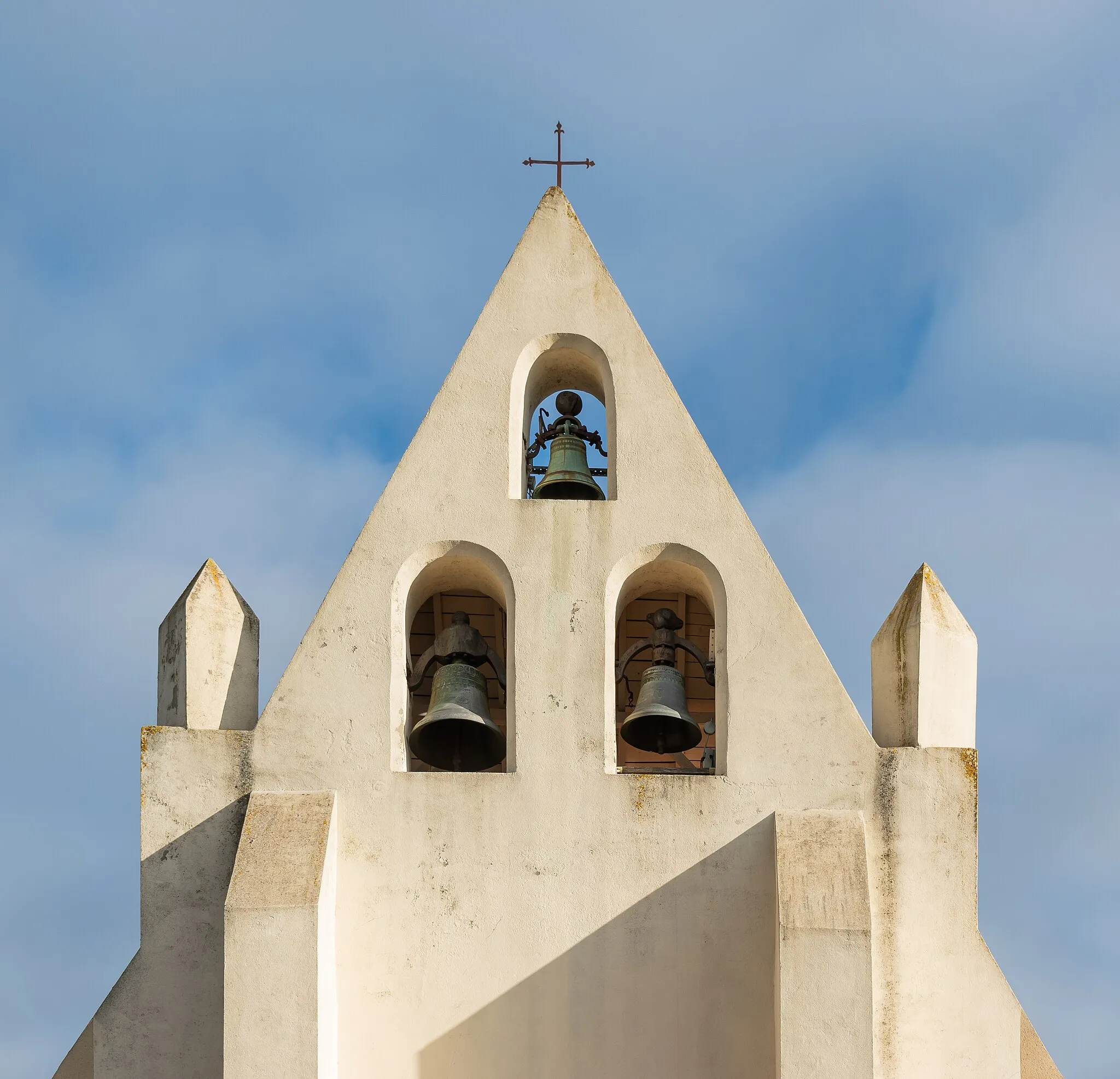 Photo showing: Bell tower of the Saint Peter church in Montadet, Gers, France