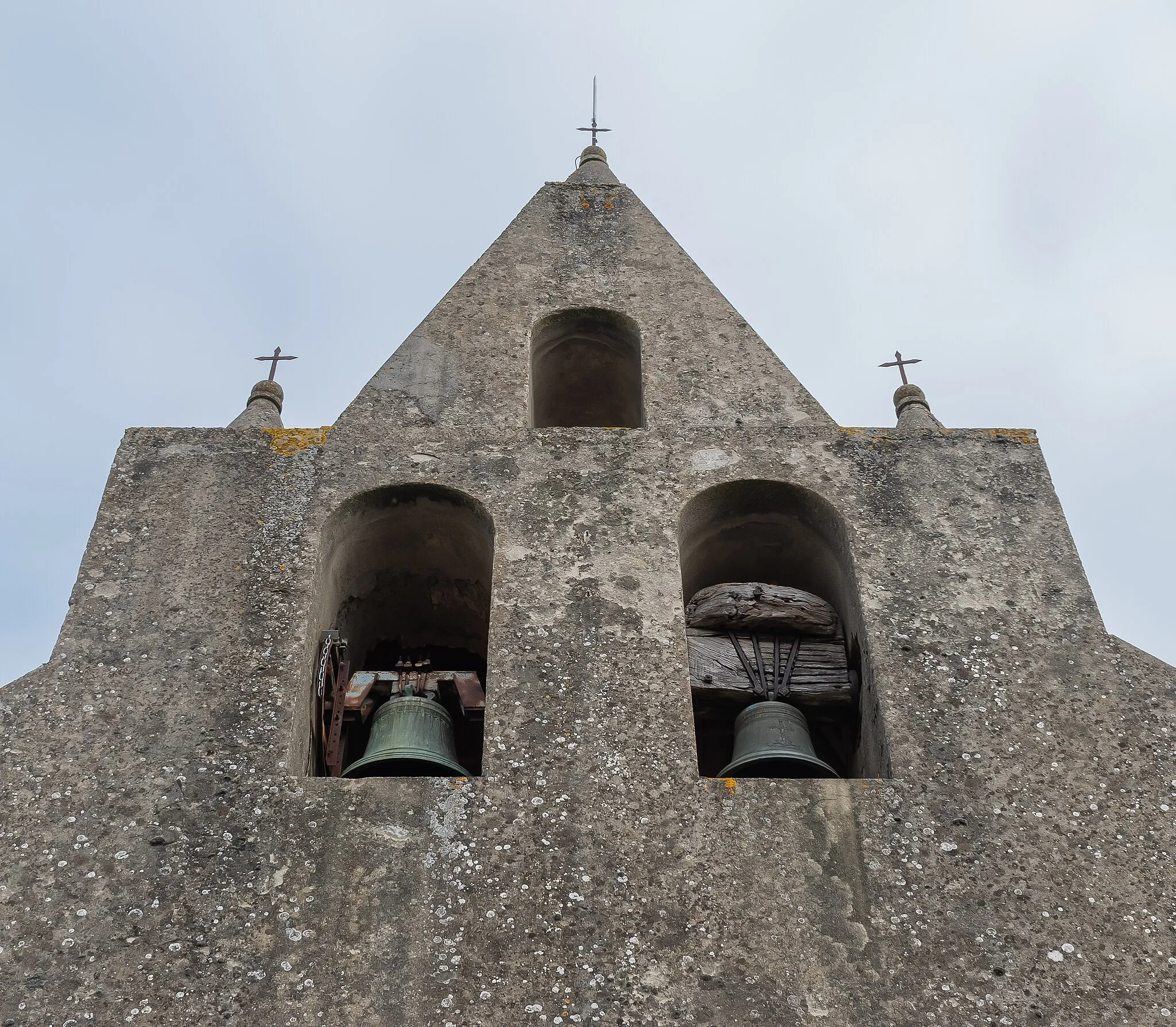 Photo showing: Bell tower of the Saint Peter church in Sauvimont, Gers, France