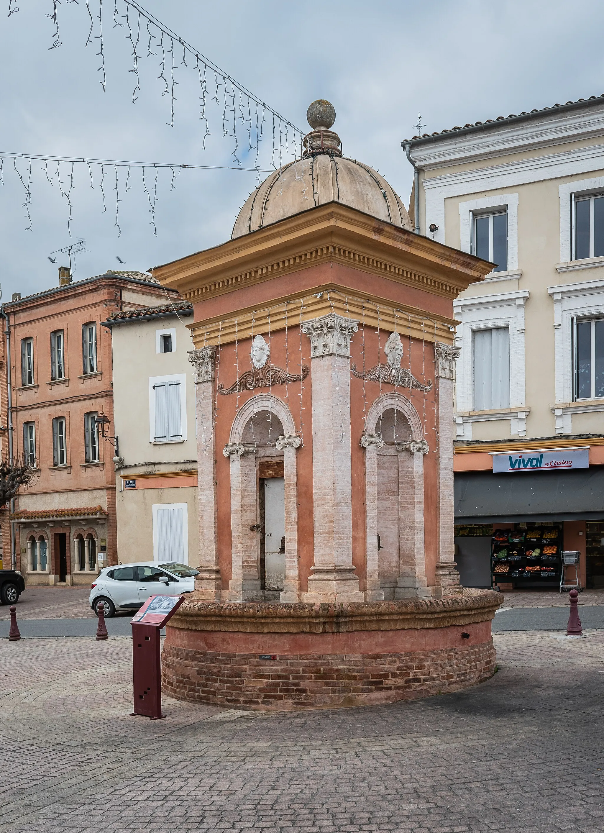 Photo showing: This building is inscrit au titre des monuments historiques de la France. It is indexed in the base Mérimée, a database of architectural heritage maintained by the French Ministry of Culture, under the reference PA00125594 .