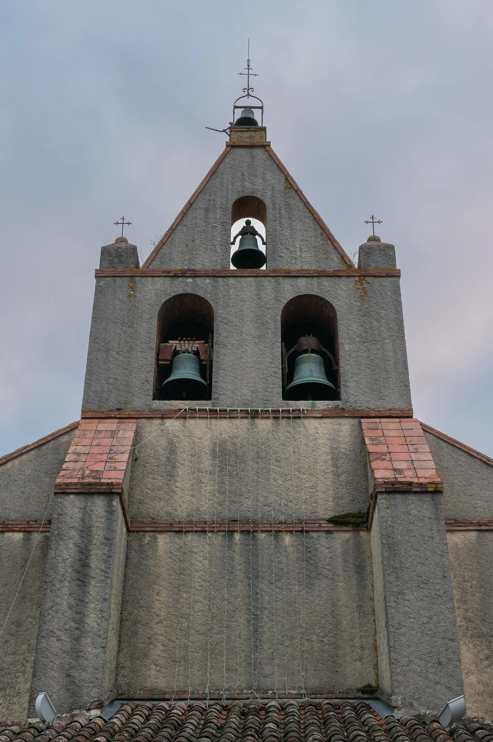 Photo showing: Bell towers of the Saint Peter church in Castillon-Savès, Gers, Franc