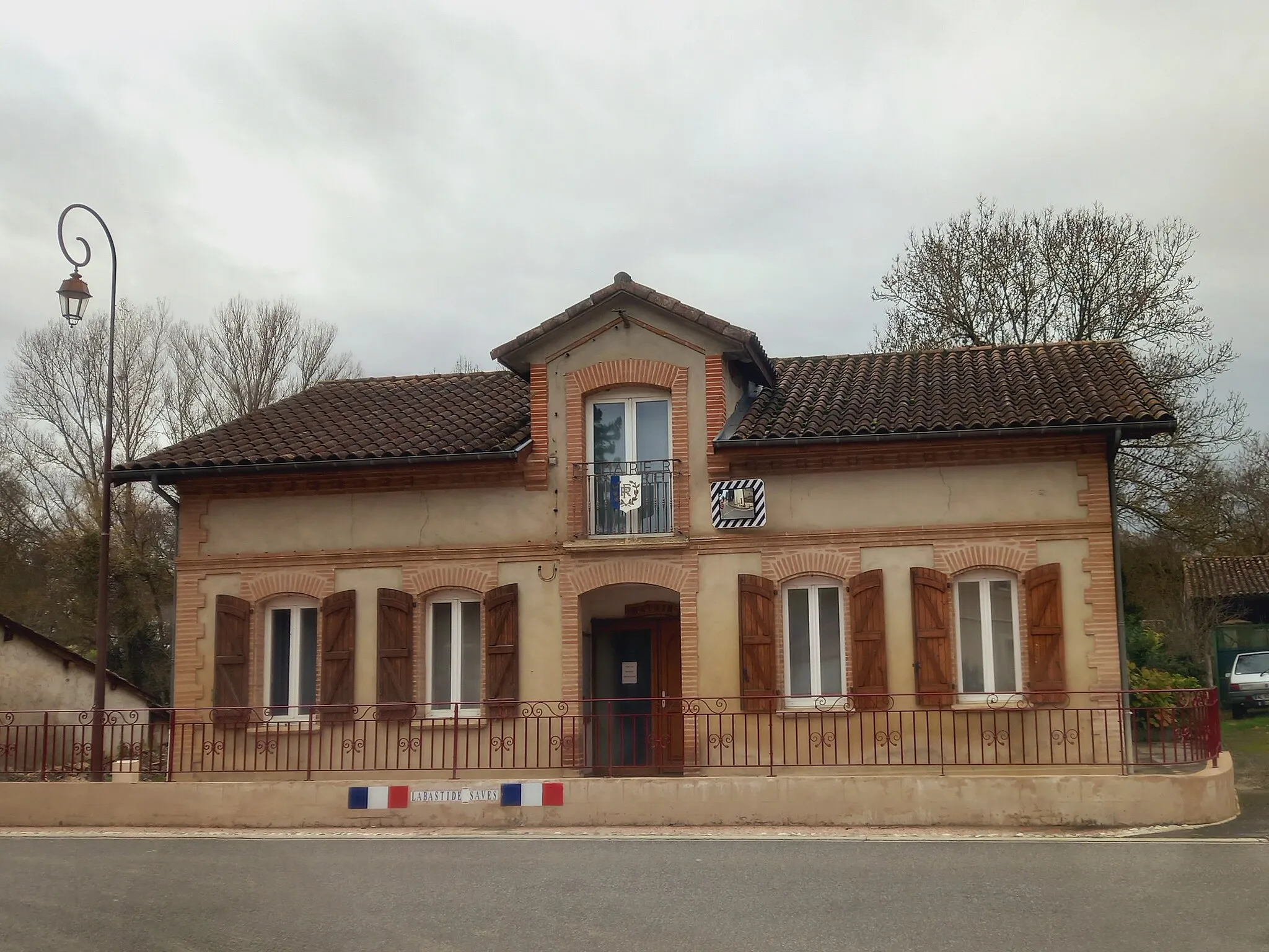 Photo showing: La mairie de Labastide-Savès.