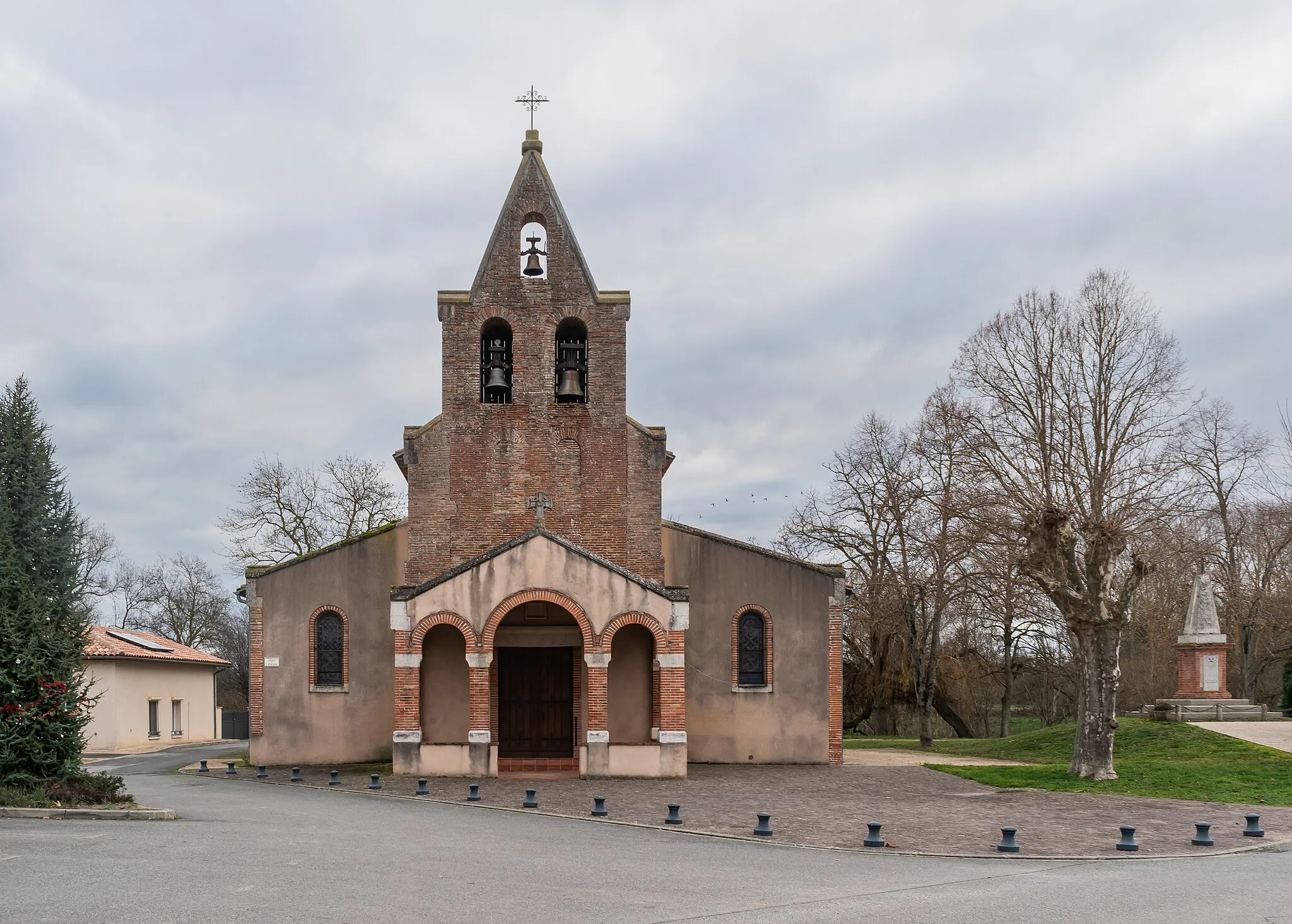 Photo showing: Saint Magdalene church in Cazaux-Savès, Gers, France