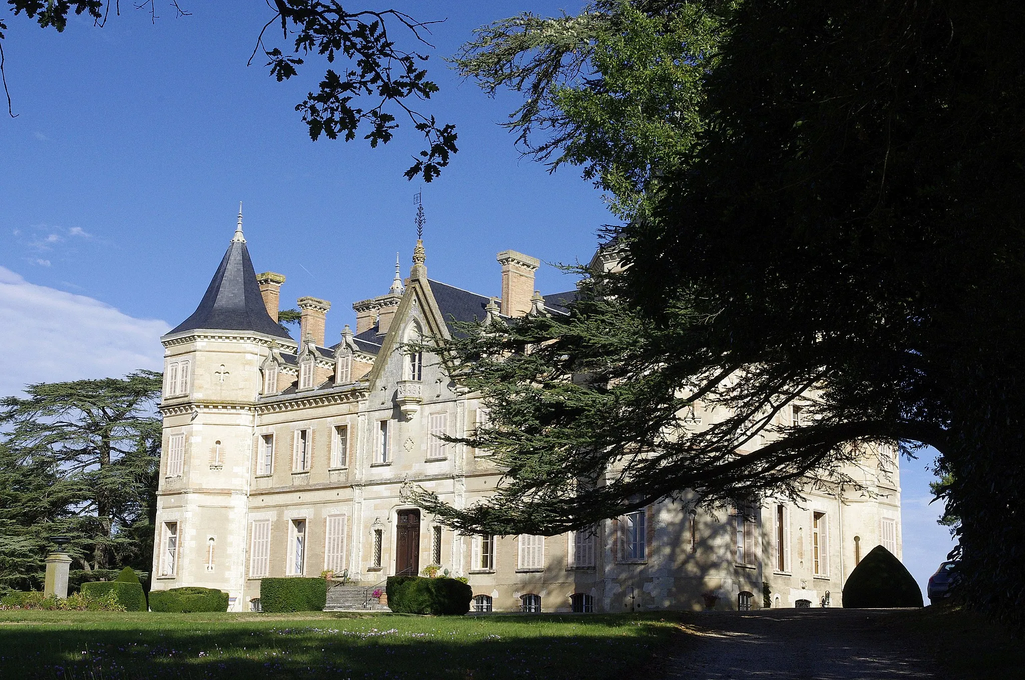 Photo showing: Monbrun, Gers, France. Chateau