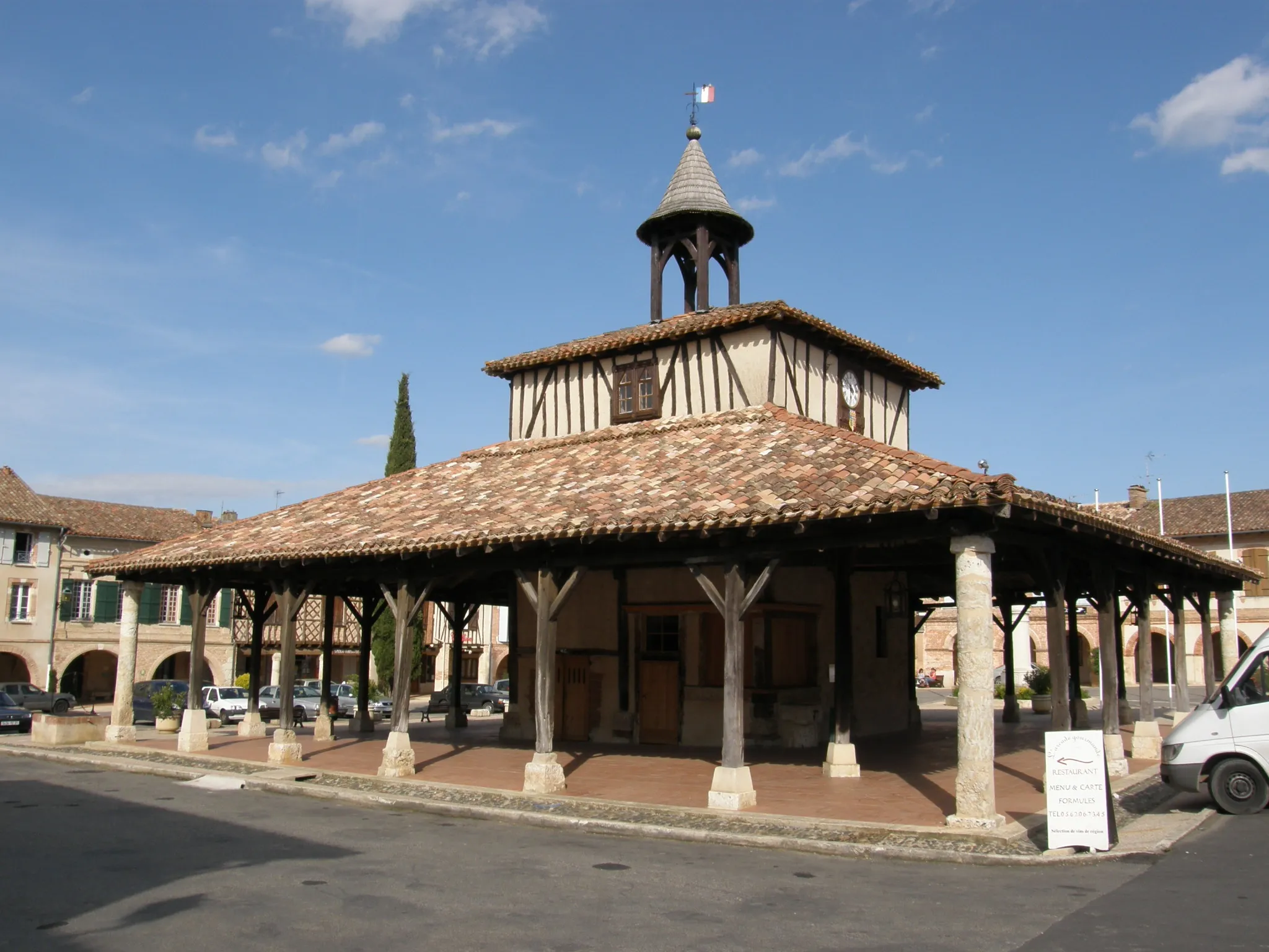 Photo showing: This building is inscrit au titre des monuments historiques de la France. It is indexed in the base Mérimée, a database of architectural heritage maintained by the French Ministry of Culture, under the reference PA00094768 .