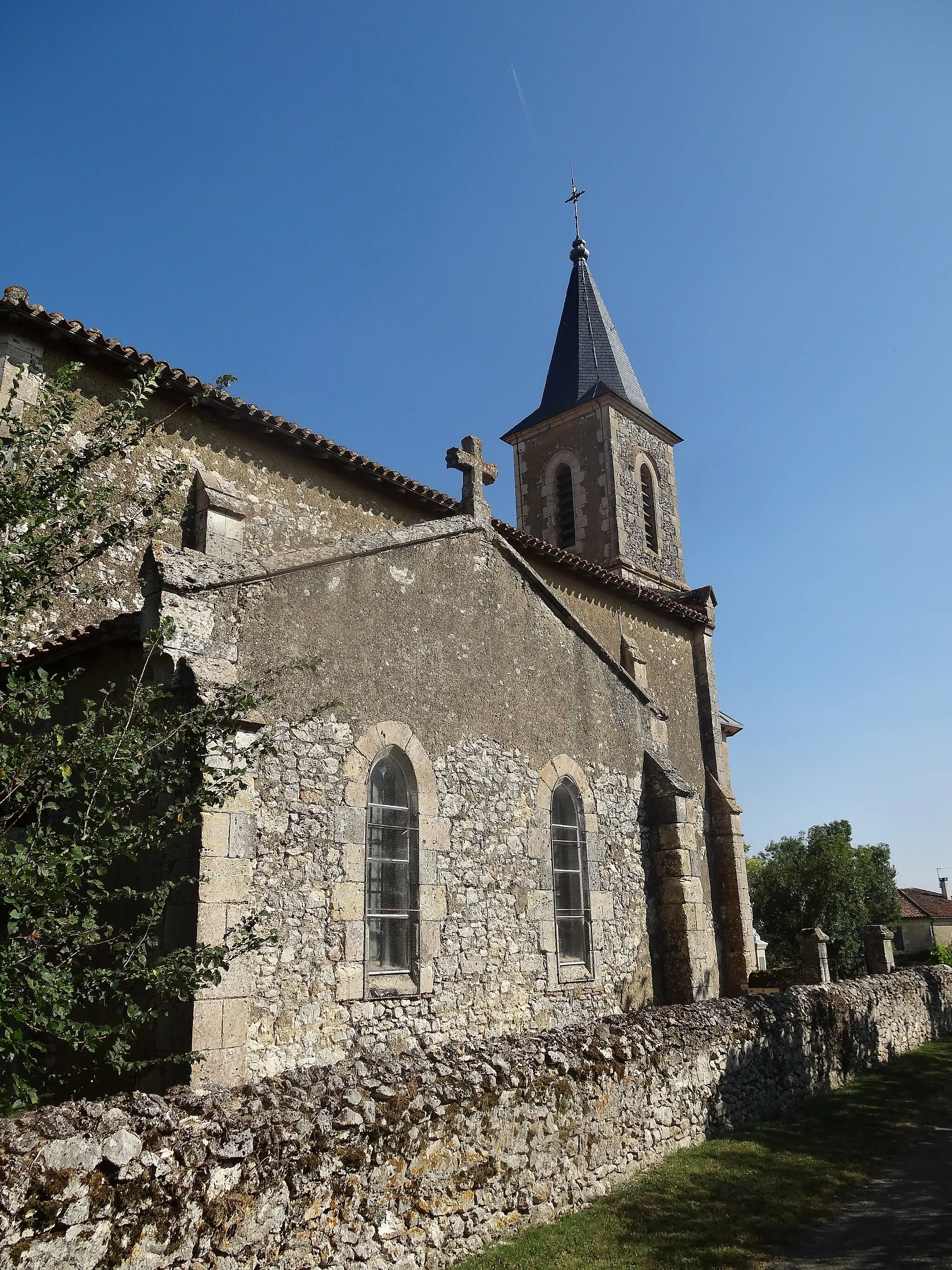 Photo showing: L'église de Bouvées‎.