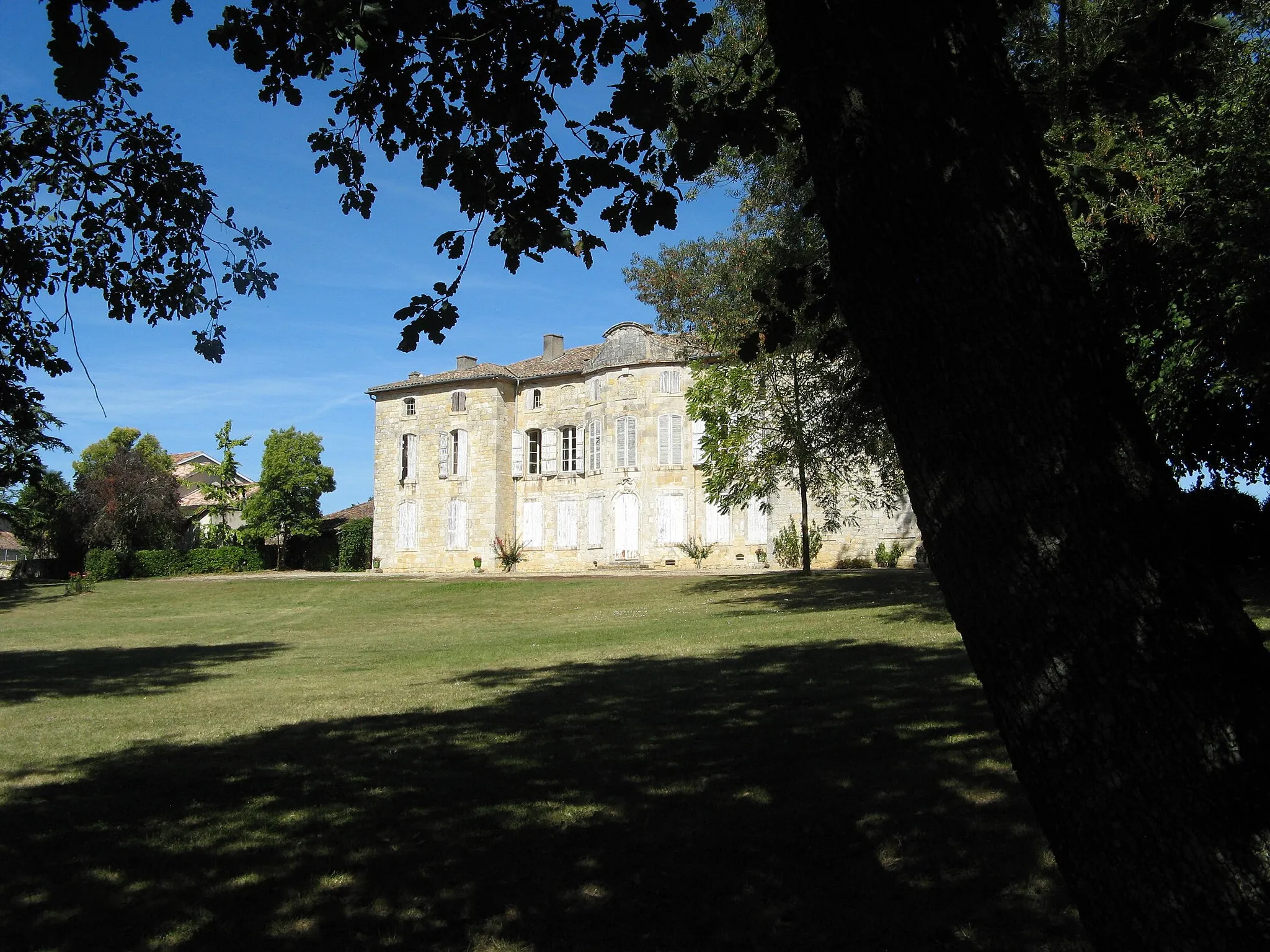 Photo showing: This building is indexed in the base Mérimée, a database of architectural heritage maintained by the French Ministry of Culture, under the reference PA00084114 .