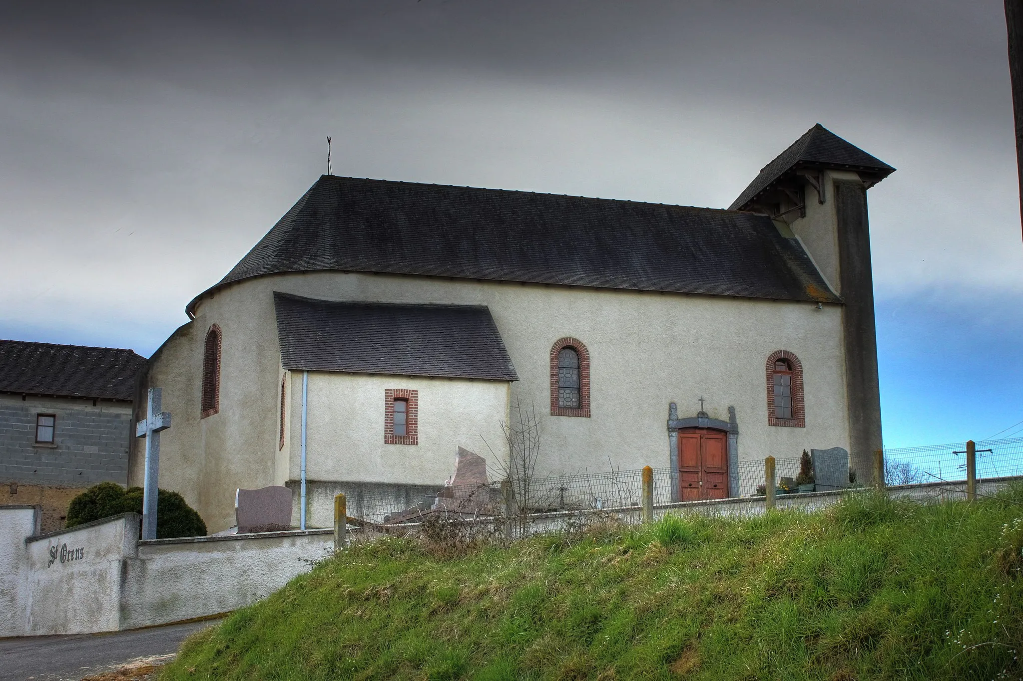 Photo showing: The church at Ponson-Debat-Pouts in the Atlantic-Pyrenees department in France. The church is dedicated to St Orentus aka St Orentius (Saint-Orens in French)