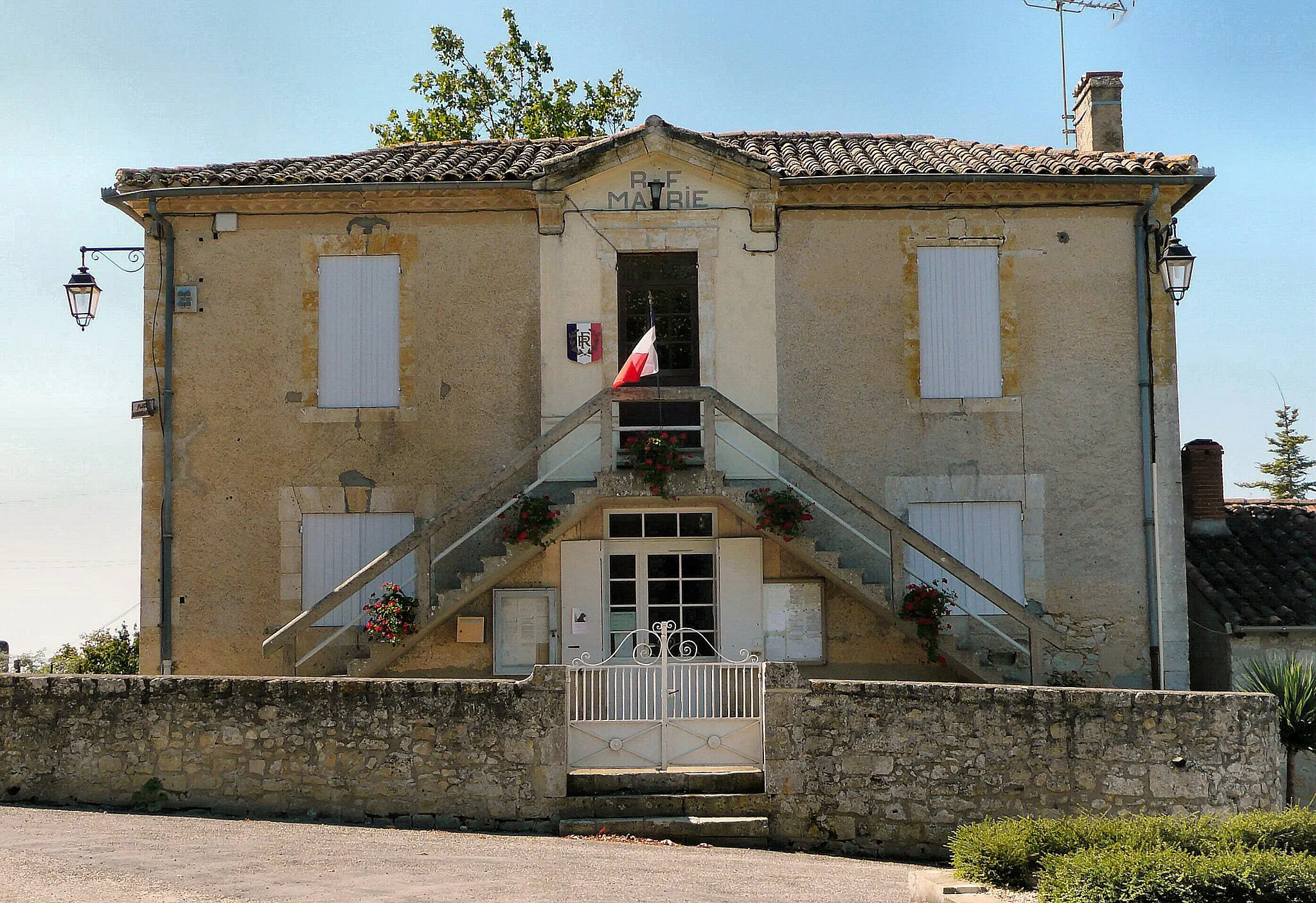 Photo showing: Mairie de Larressingle (Gers)