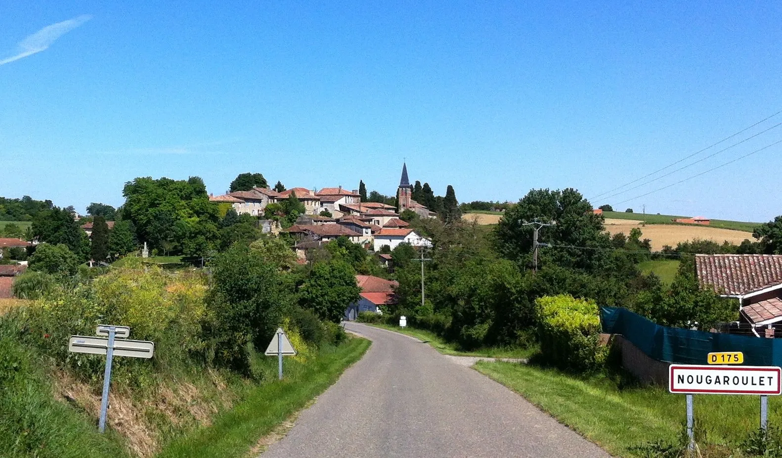 Photo showing: Vue sur le village de Nougaroulet, Gers