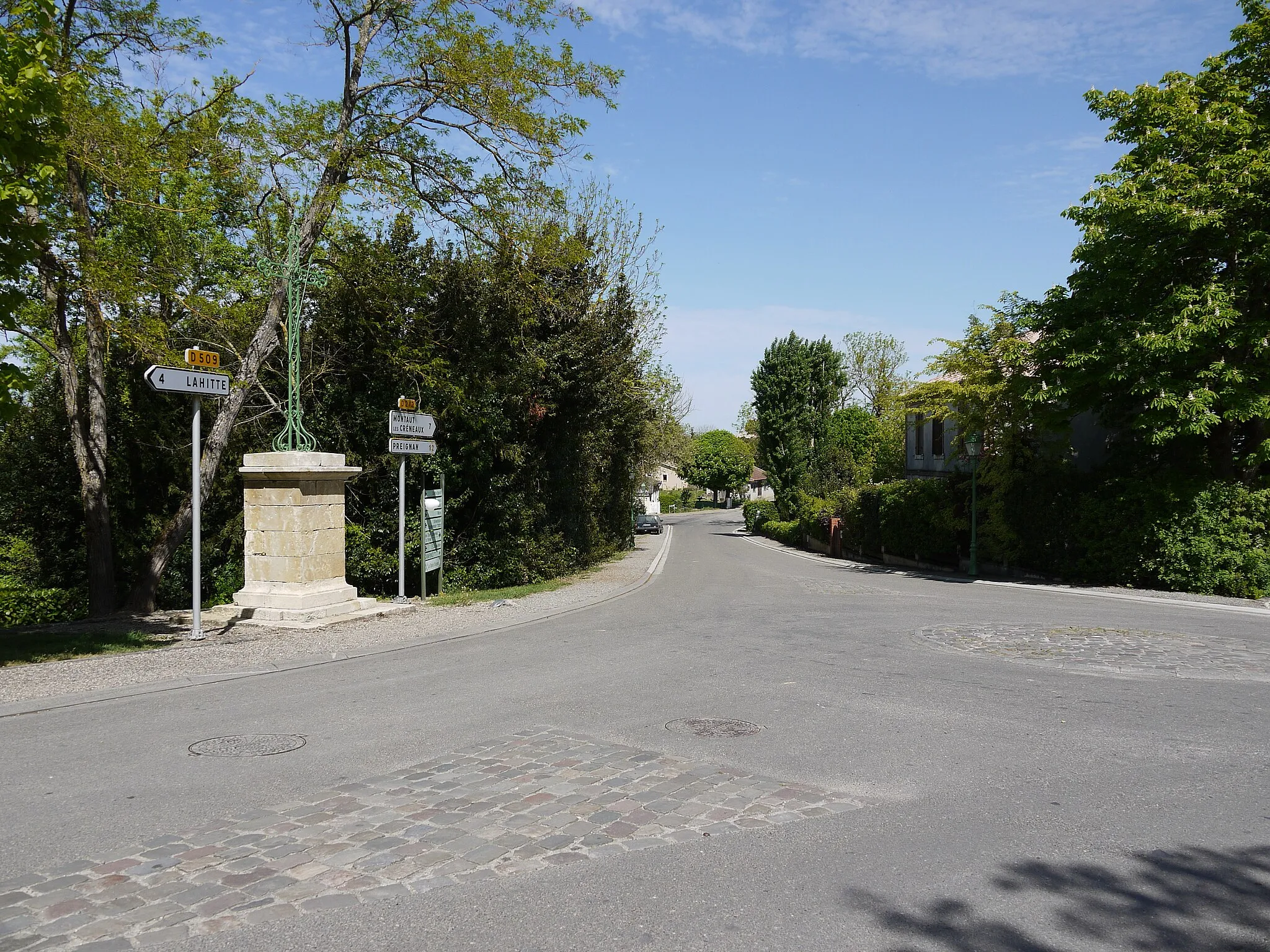 Photo showing: Croisement des routes D509 et D272 à Marsan