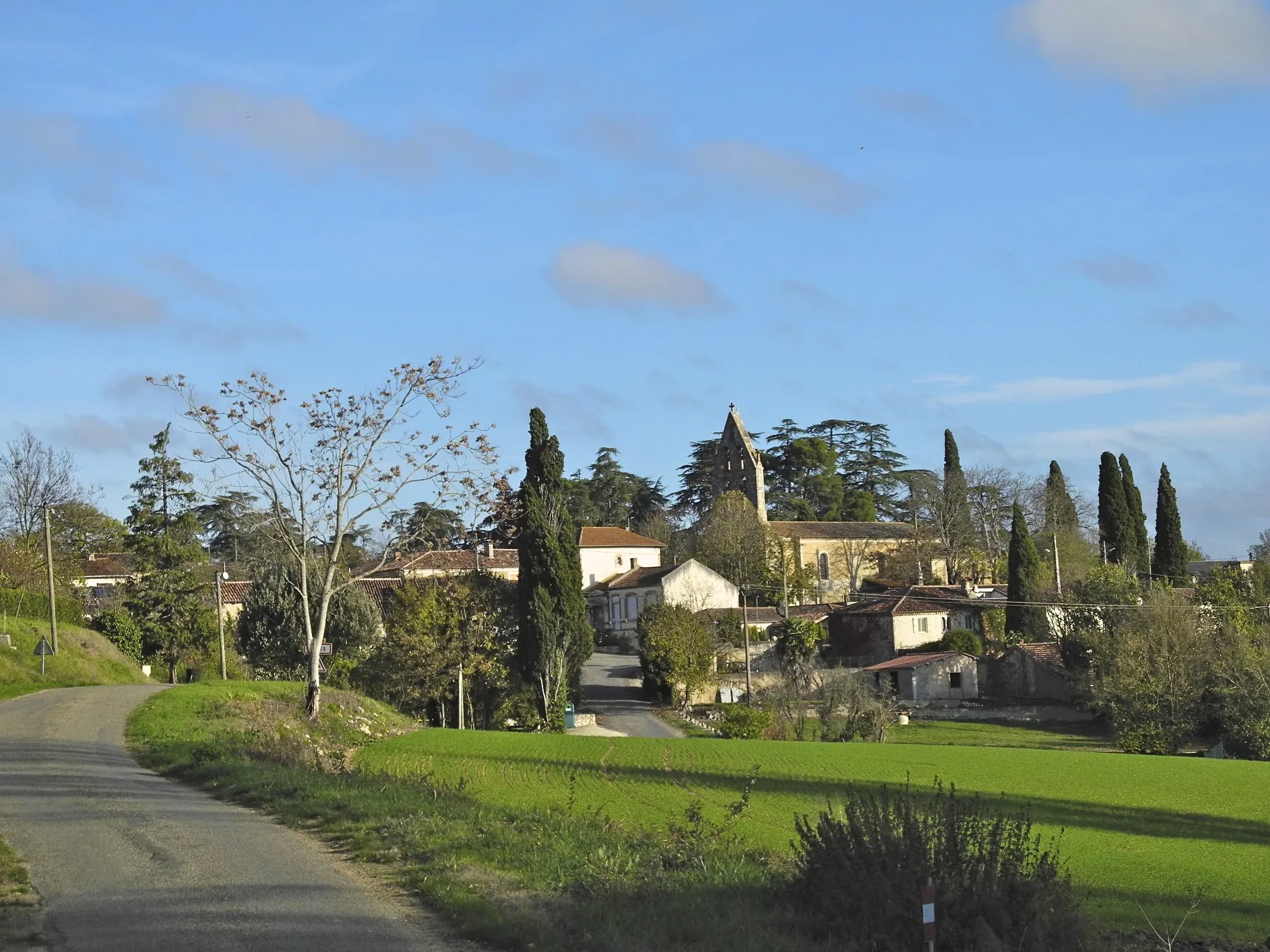 Photo showing: Vue du village de Bivès en novembre 2011