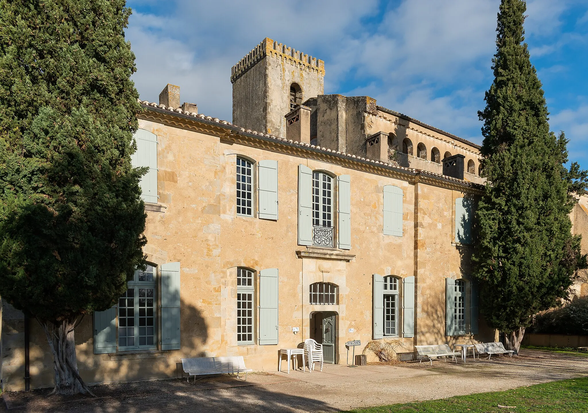 Photo showing: This building is inscrit au titre des monuments historiques de la France. It is indexed in the base Mérimée, a database of architectural heritage maintained by the French Ministry of Culture, under the reference PA00094749 .