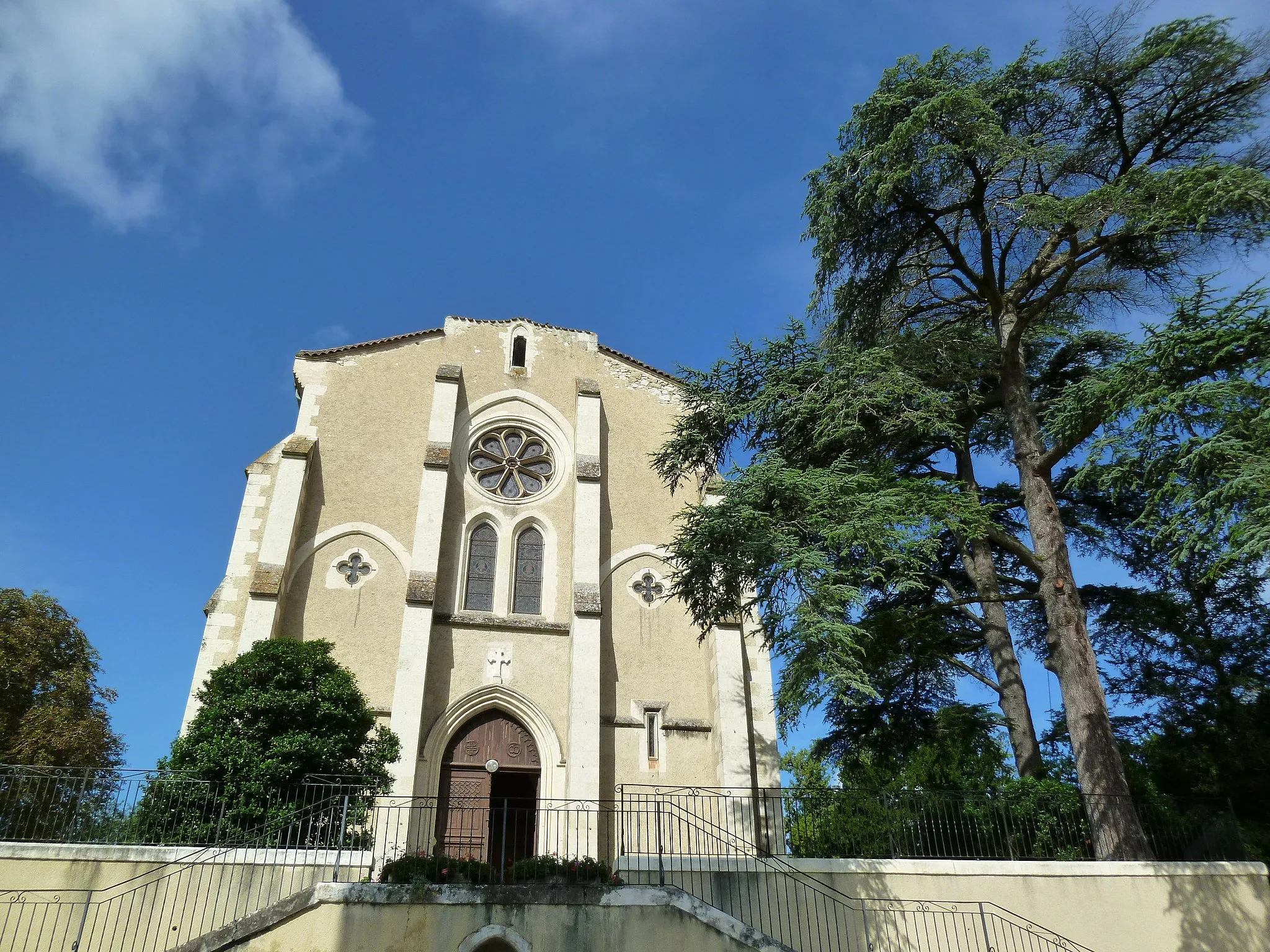 Photo showing: Façade de l'église Sainte Quitterie de Castelnau-Barbarens