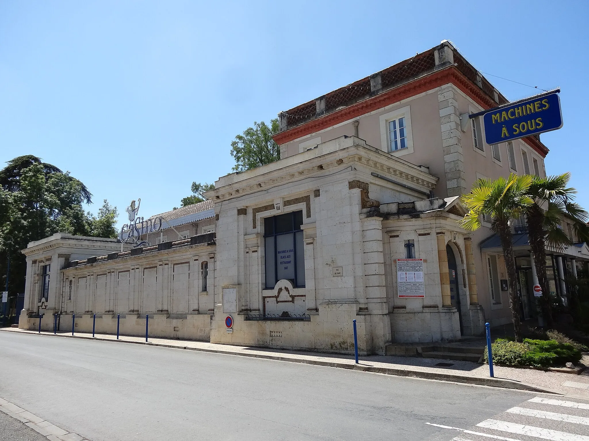 Photo showing: Le casino de Castéra-Verduzan.