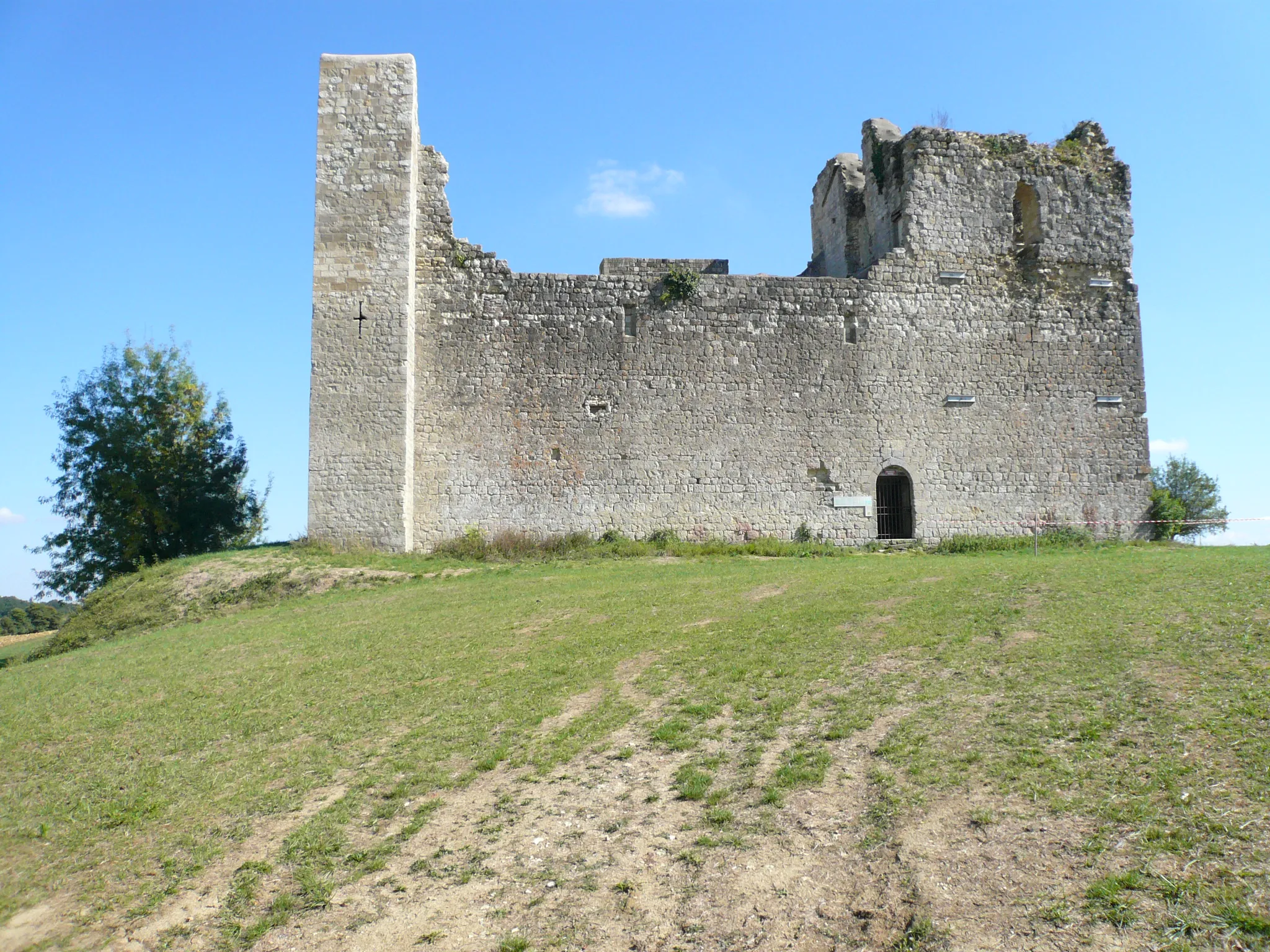 Photo showing: Château de Lagardère