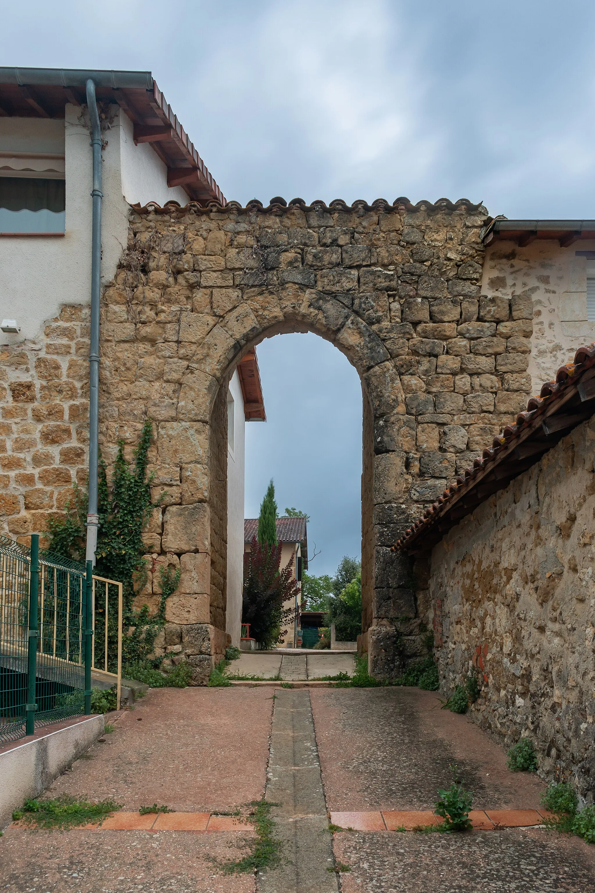 Photo showing: Gate in Lasséran, Gers, France