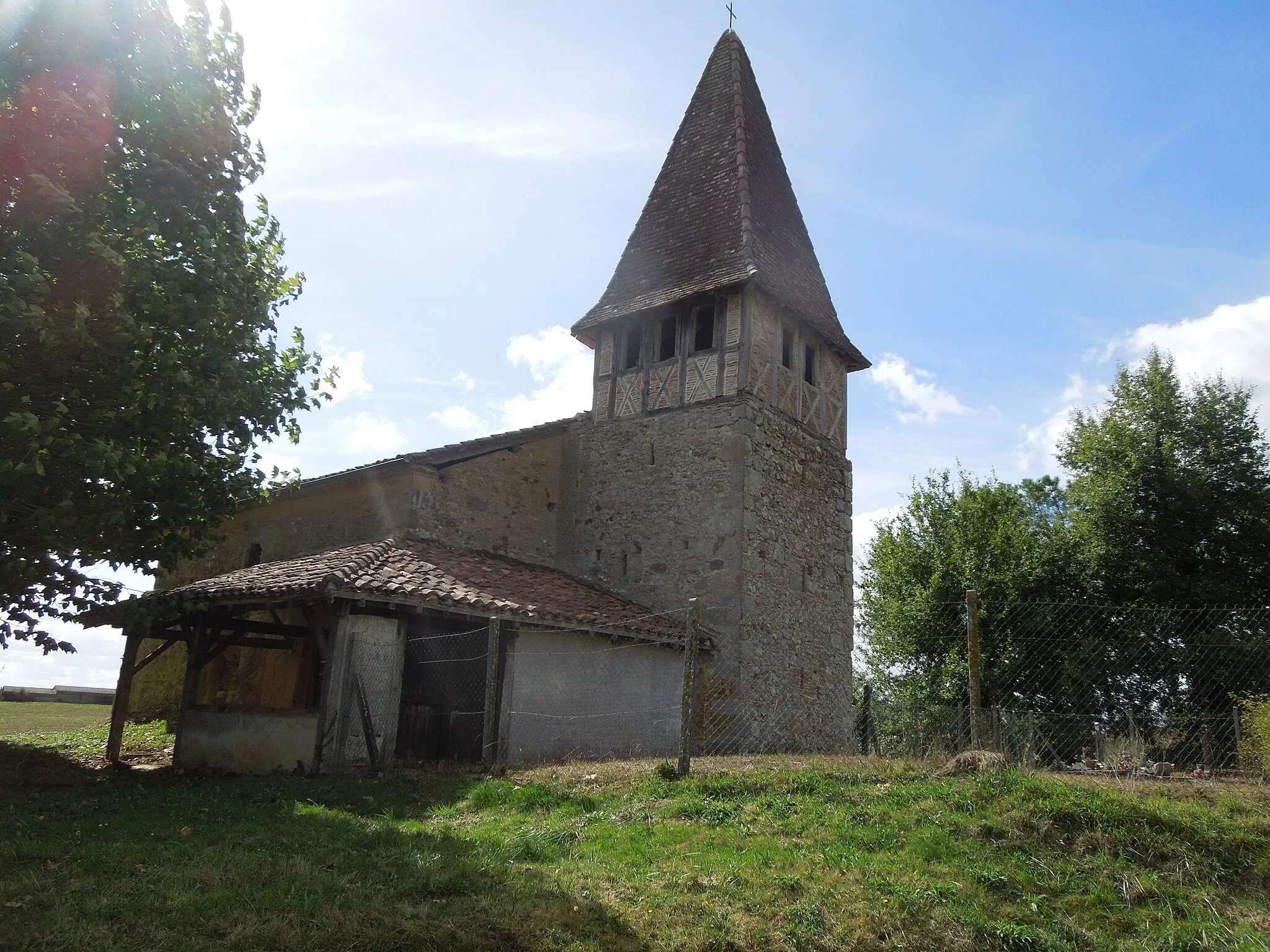 Photo showing: This building is indexed in the base Mérimée, a database of architectural heritage maintained by the French Ministry of Culture, under the reference PA00094851 .