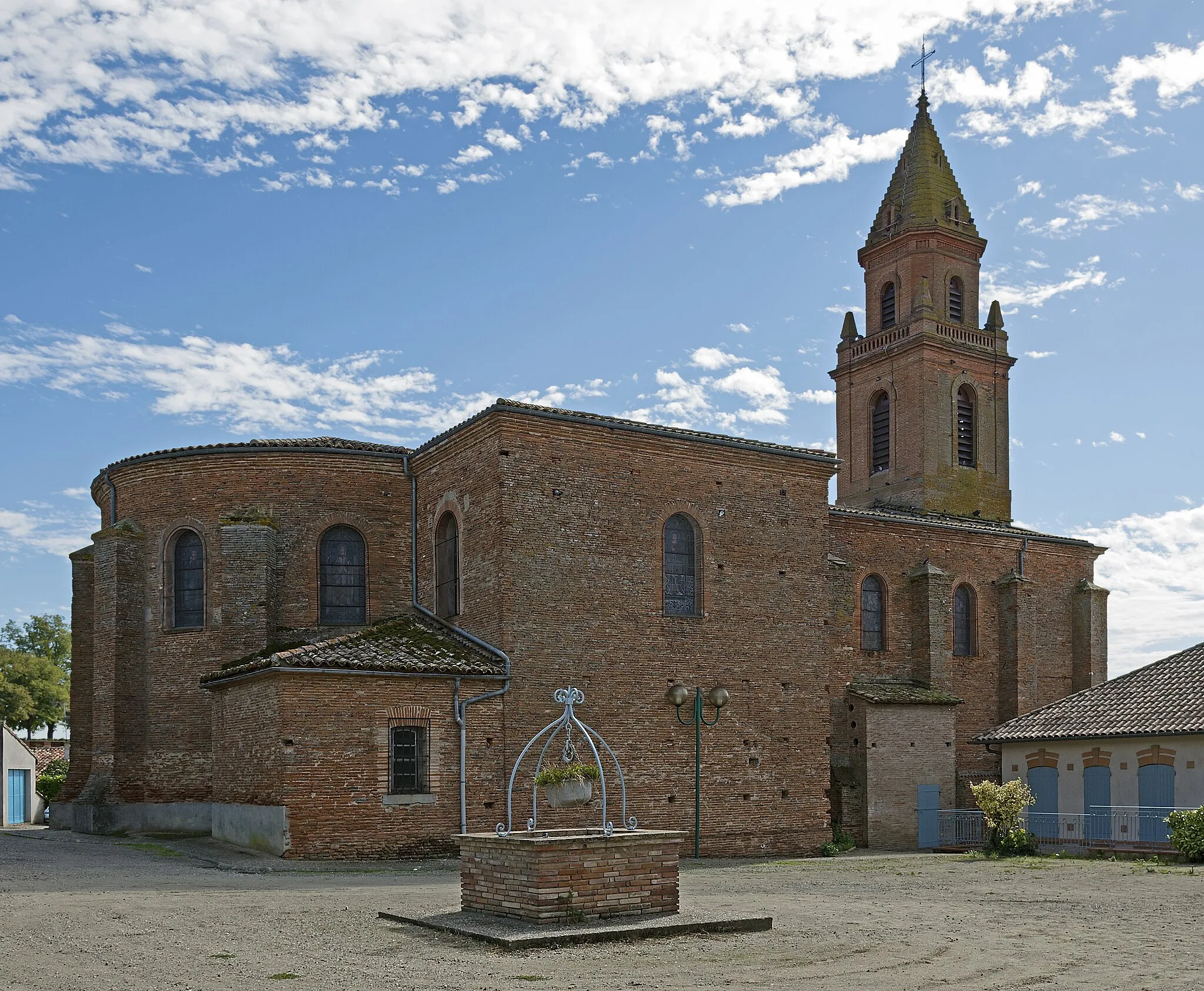 Photo showing: Grisolles, Tarn-et-Garonne. Church of St. Gregory - North exposure.