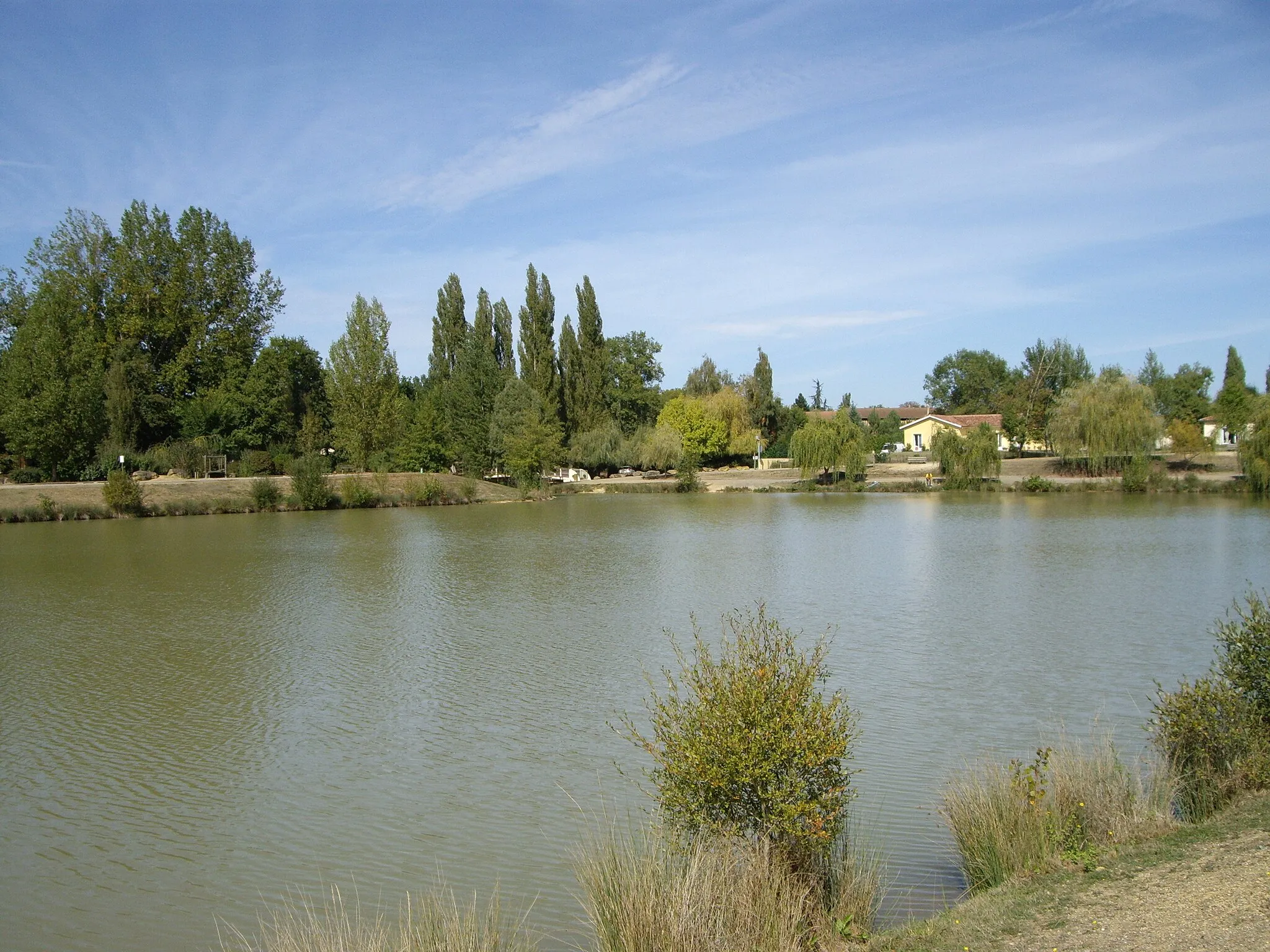 Photo showing: Lake, Mirande, Gers, France