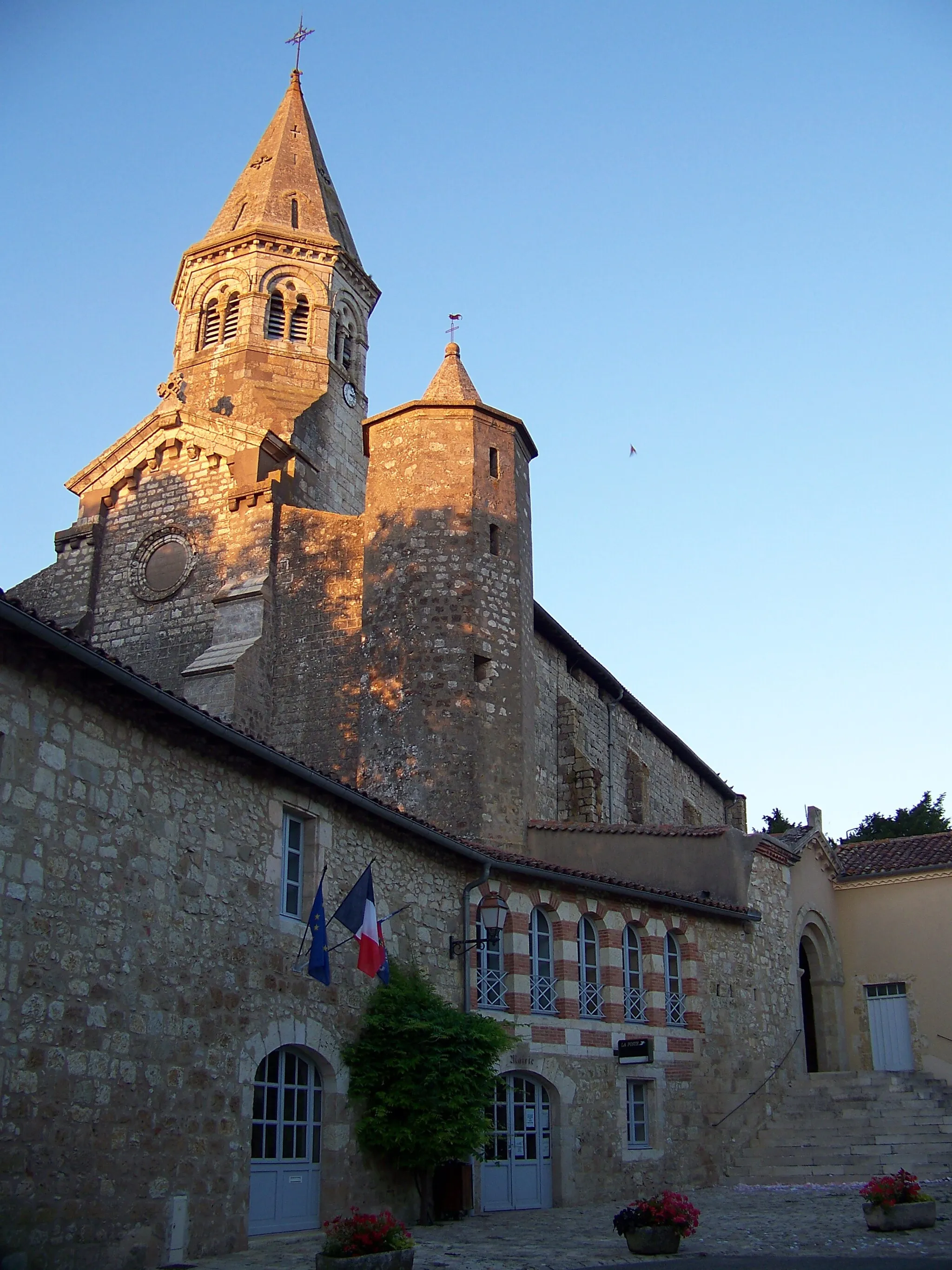 Photo showing: Church steeple in Montaut-les-Créneaux.