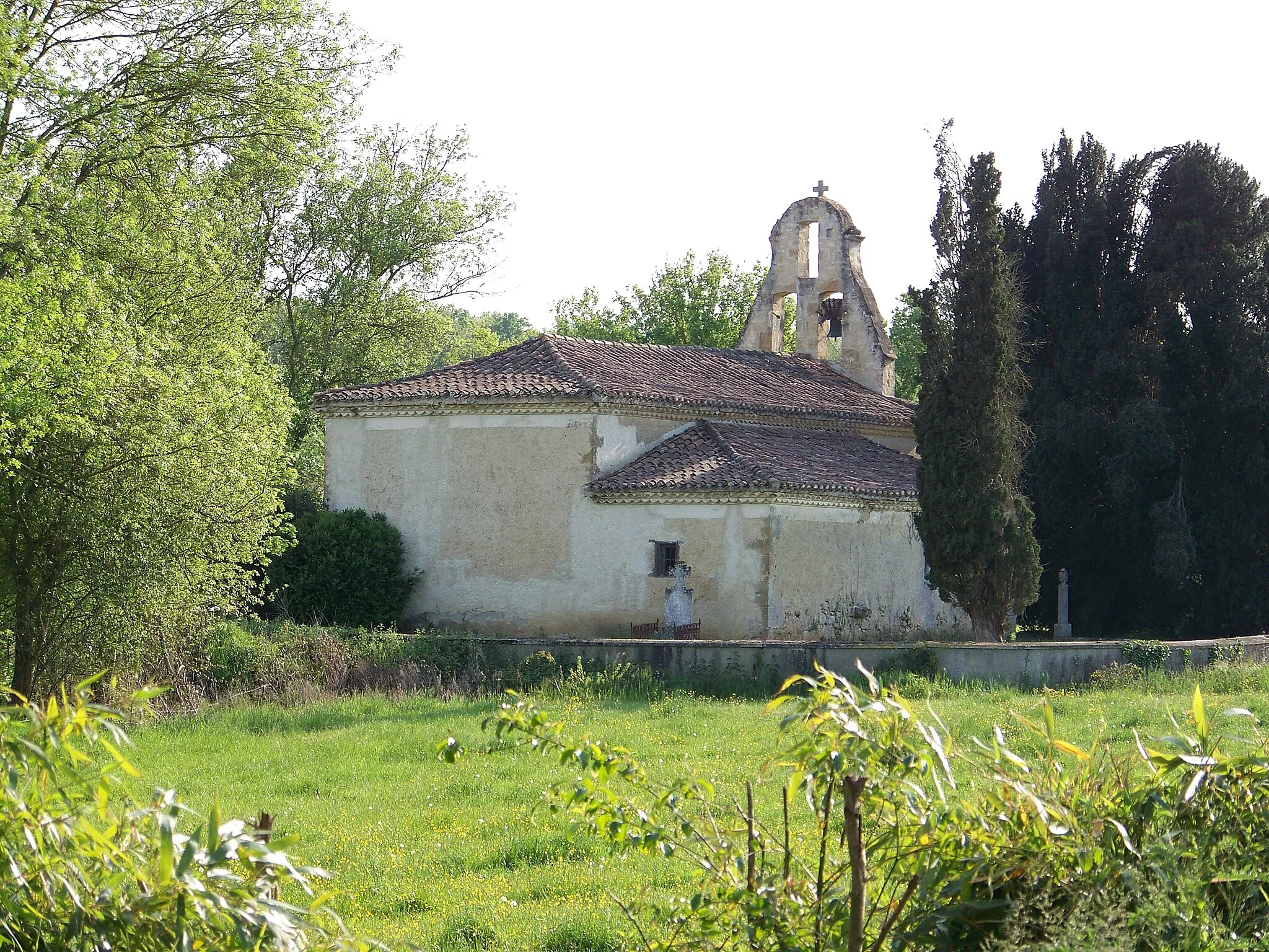 Photo showing: Chapelle de l'ancienne commune d'Arcamont, vue du côté nord. Roquelaure (Gers)