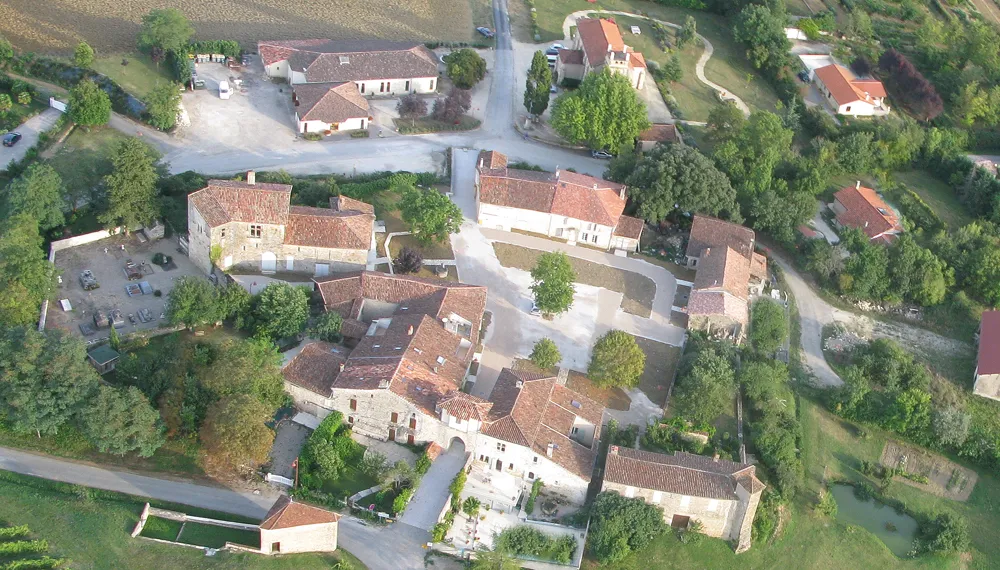 Photo showing: Le village de Maignaut-Tauzia (Gers)