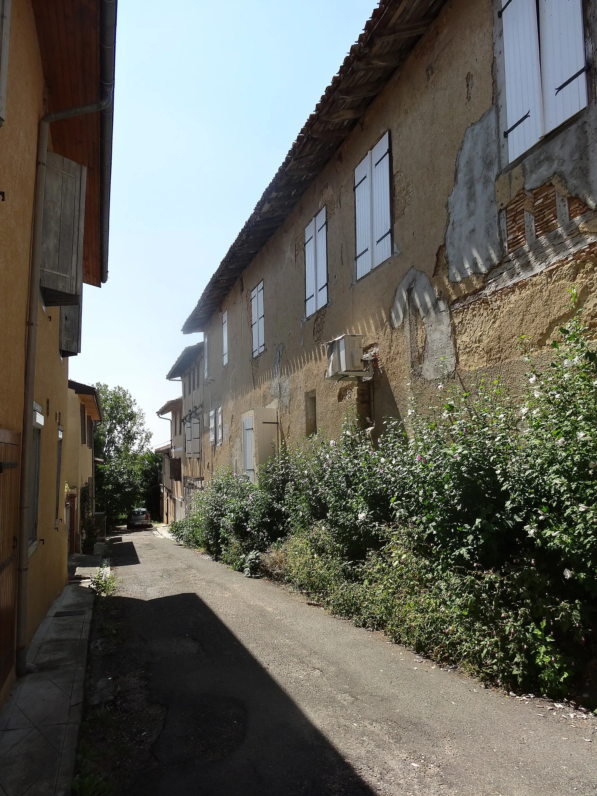 Photo showing: Une rue de Saint-Sauvy.