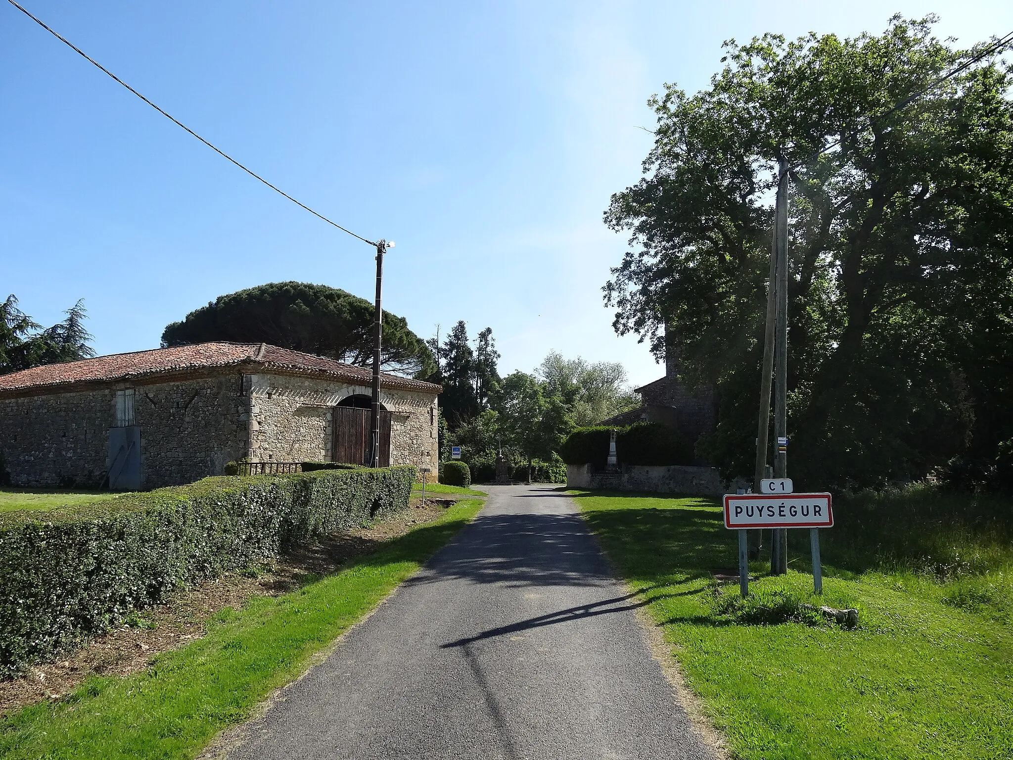 Photo showing: Entrée ouest de Puységur.