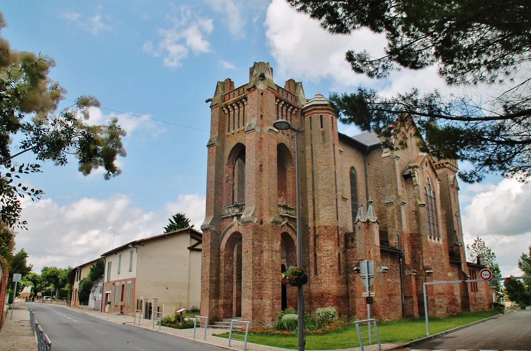 Photo showing: église St Pierre