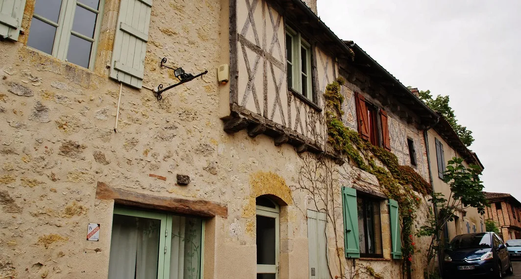Photo showing: Maisons du Village