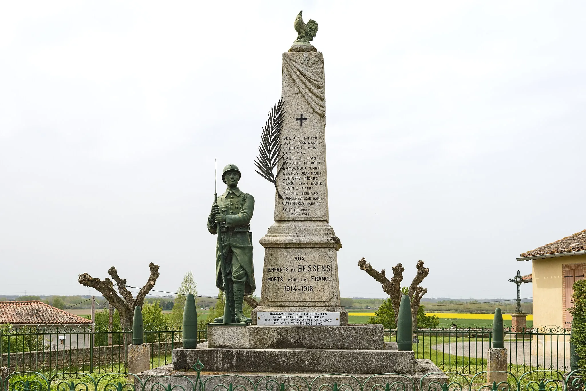Photo showing: War memorial of Bessens, Tarn-et-Garonne, France.