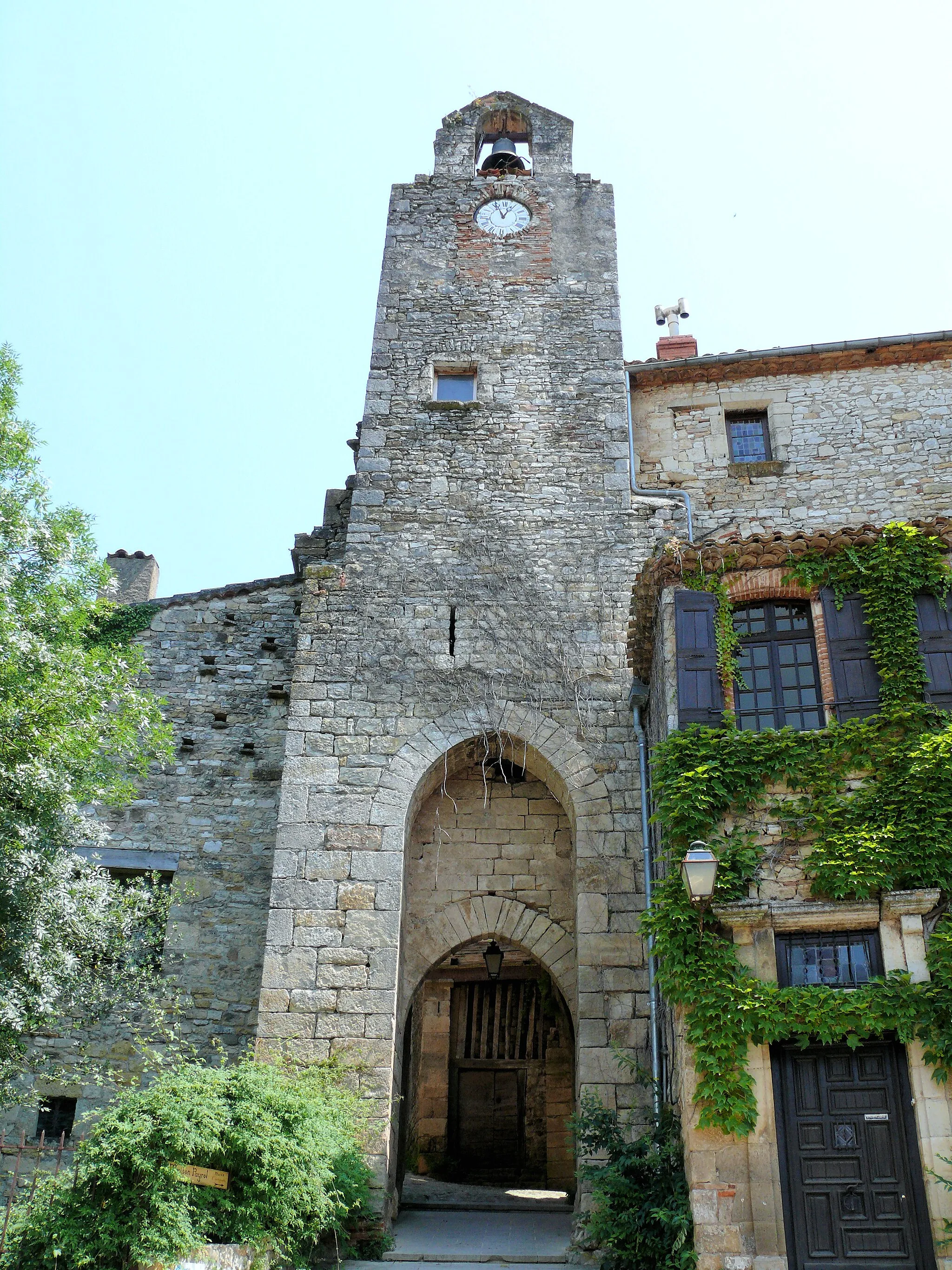 Photo showing: Bruniquel - Village - Porte Méjane ou porte de l'Horloge,du Beffroi ou du Mazel