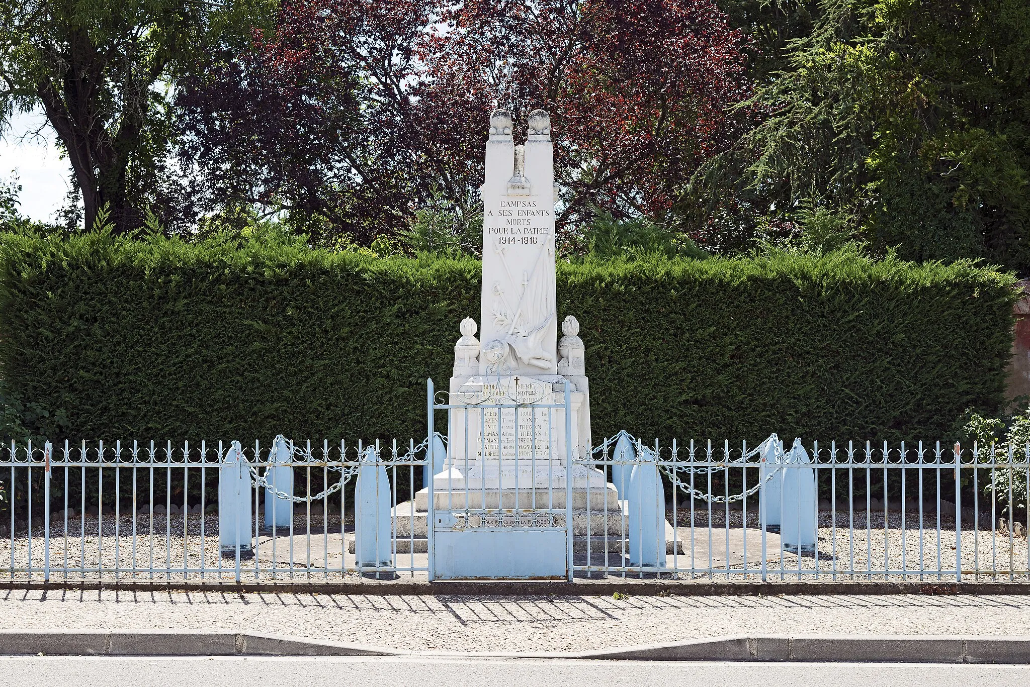 Photo showing: War memorials of Campsas, Tarn-et-Garonne, France.