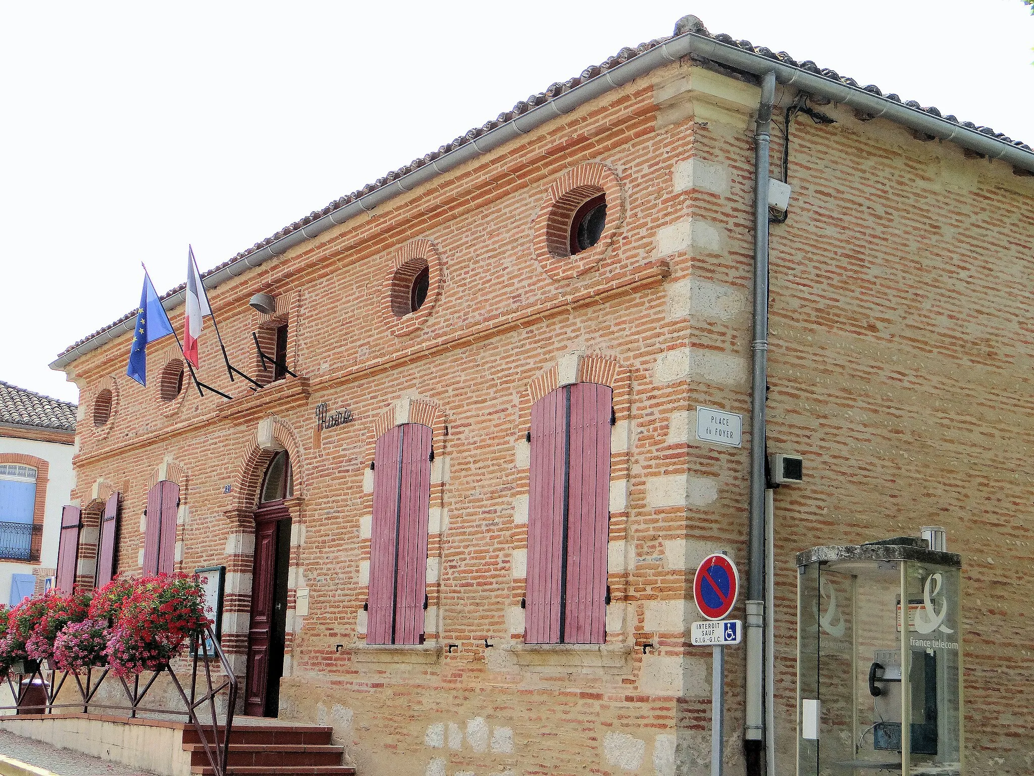 Photo showing: Castelmayran - Mairie