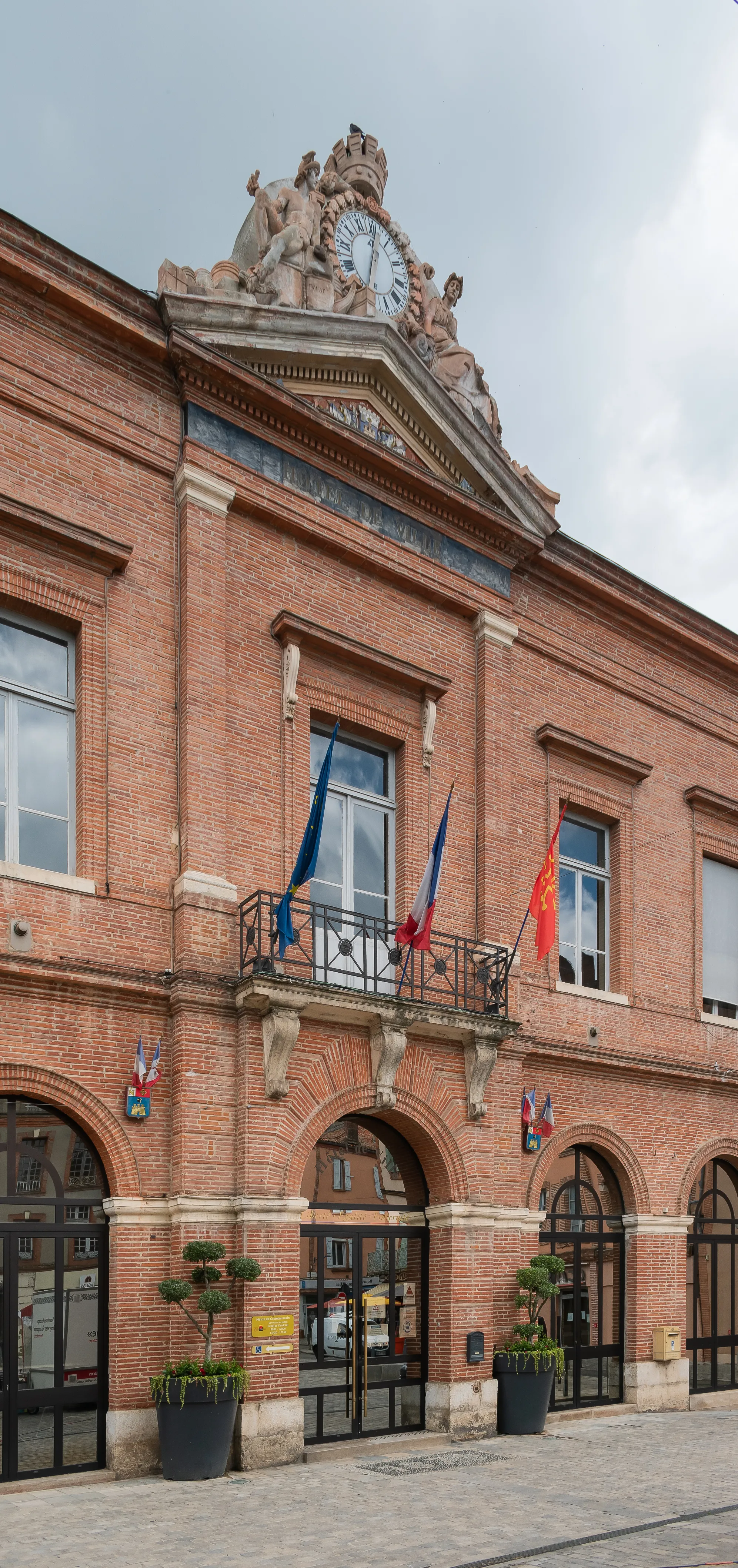 Photo showing: City hall of Castelsarrasin, Tarn-et-Garonne, France
