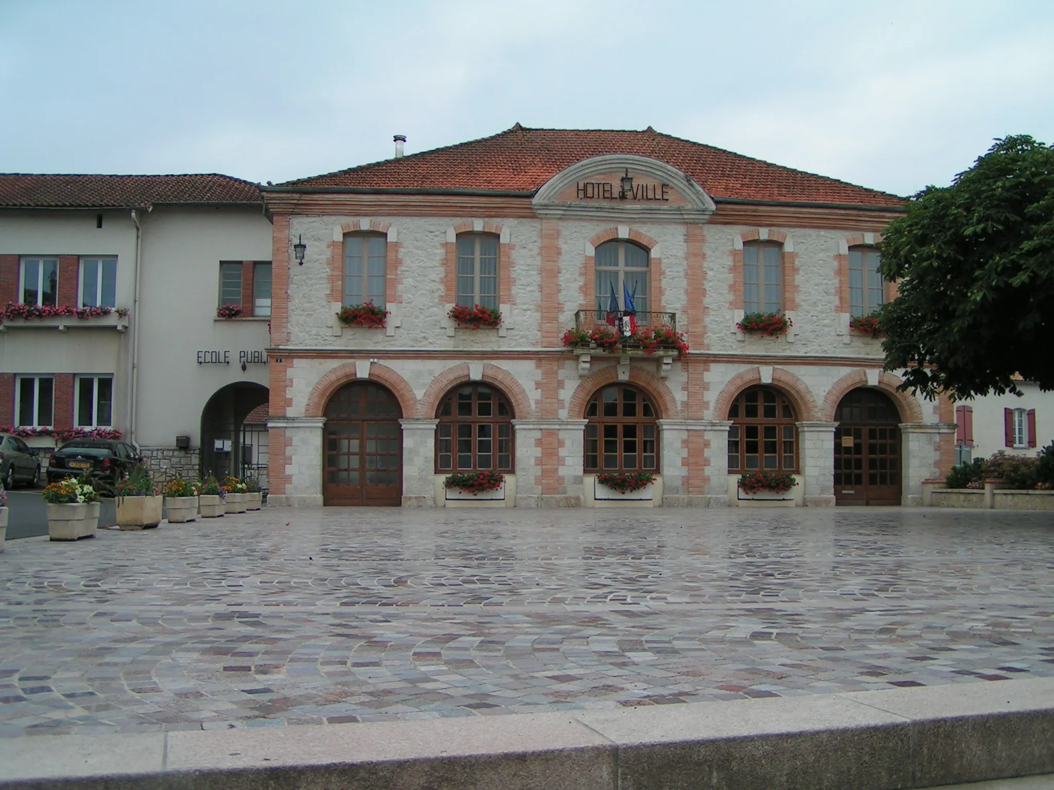 Photo showing: Mairie de Cazes-Mondenard