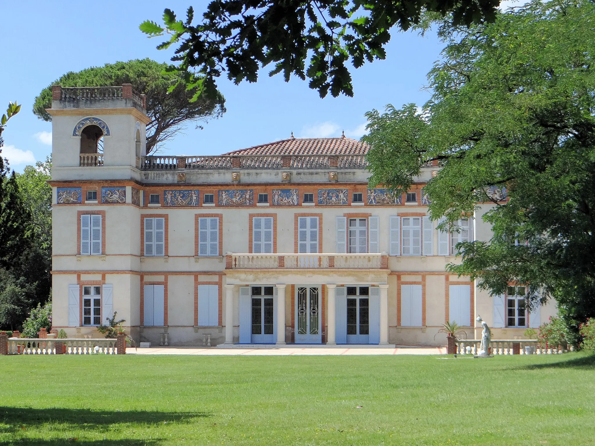 Photo showing: Château de Villebrumier - Façade côté est