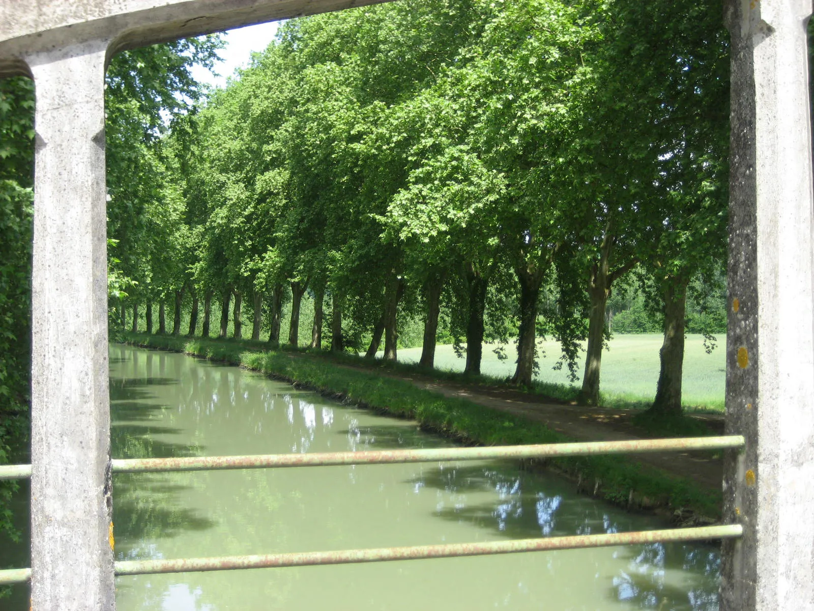 Photo showing: Canal de Garonne, Clermont-Soubiran, département de Lot-et-Garonne, France