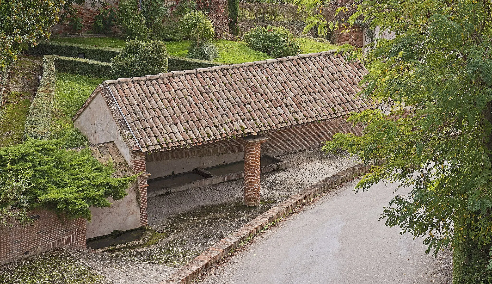 Photo showing: Canals, Tarn-et-Garonne, the Laundry Napoléon III.