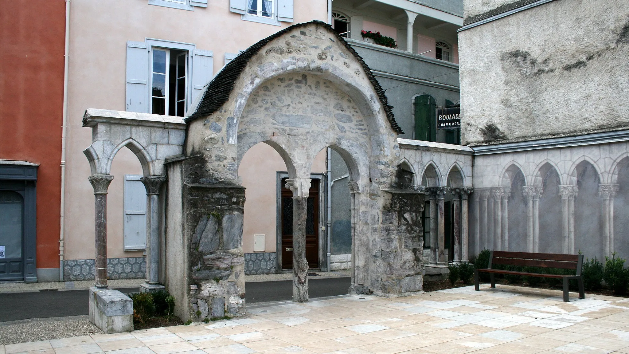 Photo showing: This building is indexed in the base Mérimée, a database of architectural heritage maintained by the French Ministry of Culture, under the reference PA00095336 .