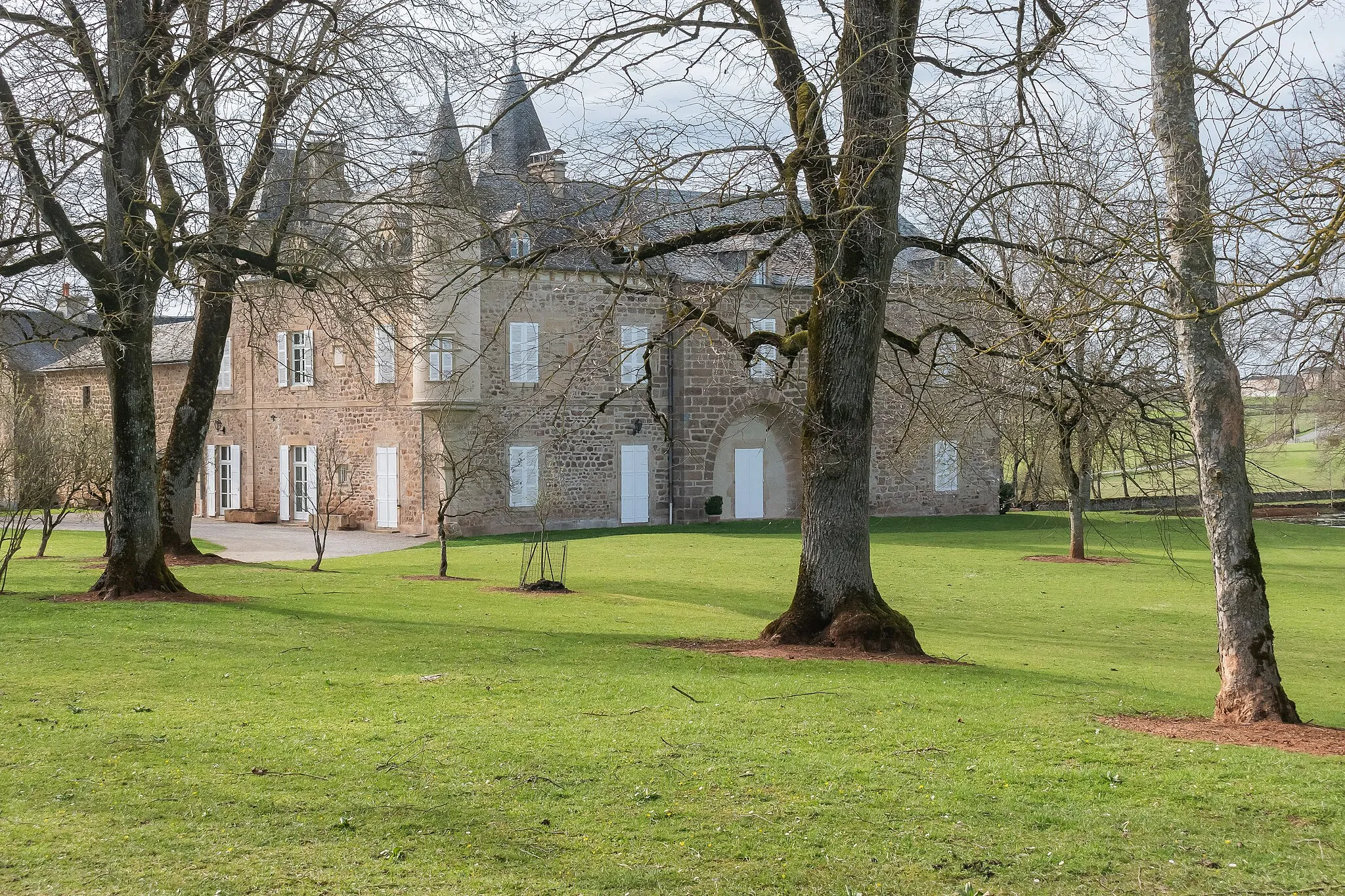 Photo showing: Castle of Is in commune of Onet-le-Château, Aveyron, France