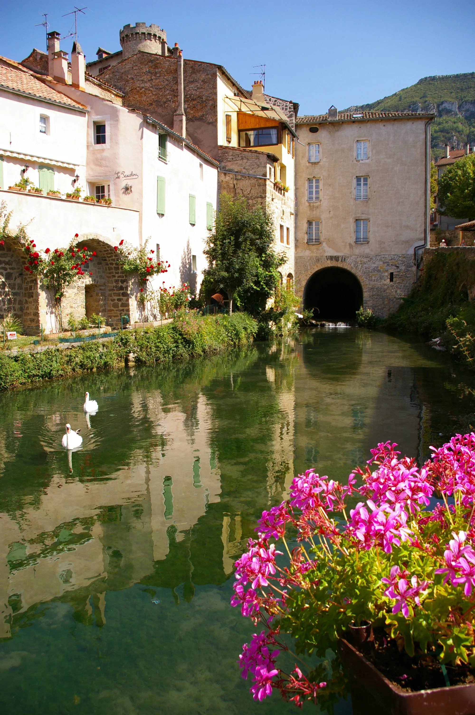 Photo showing: Creissels, Dept. Aveyron, near the Rue de la Fontaine