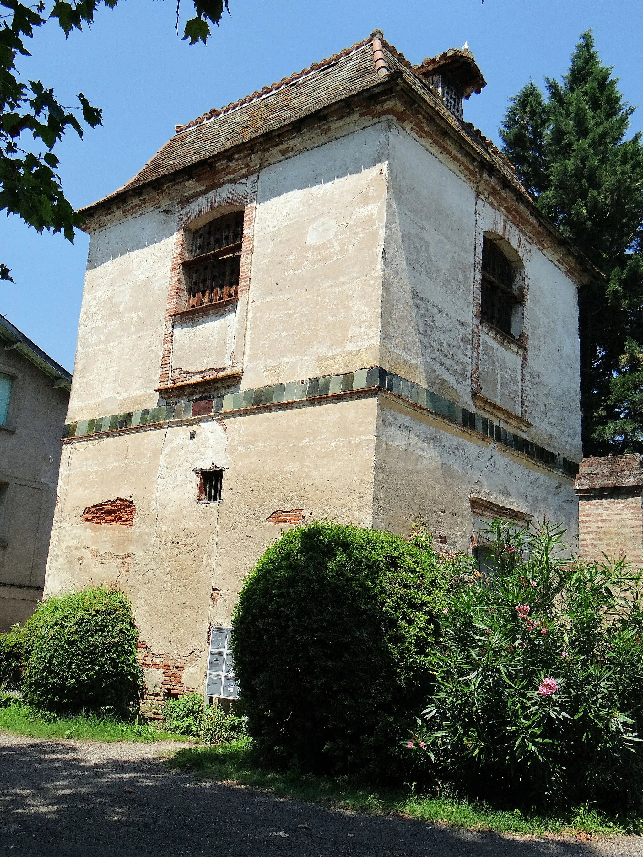 Photo showing: Lamothe-Capdeville - Château d'Ardus - Pigeonnier