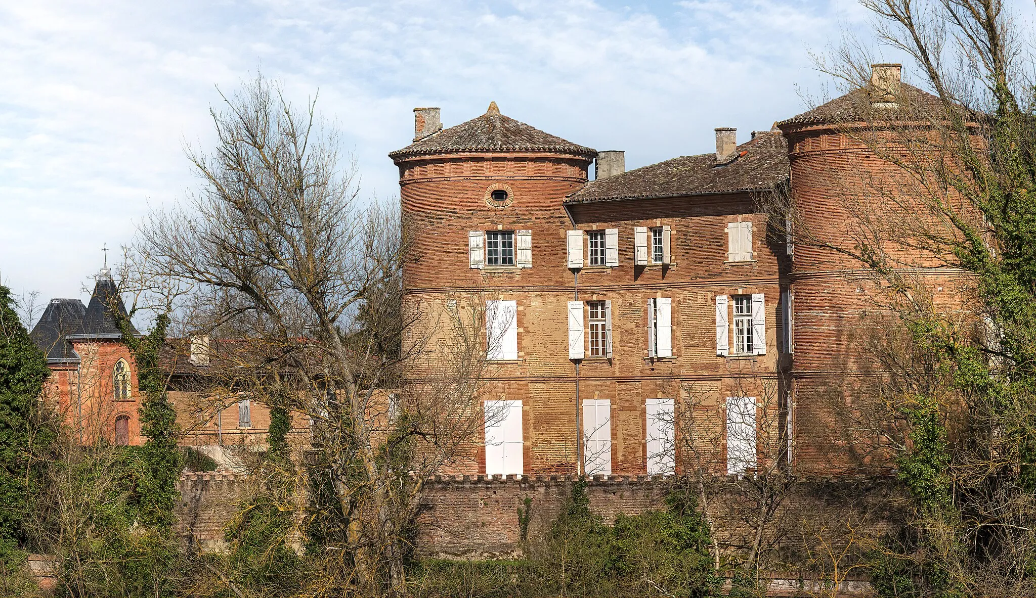 Photo showing: This building is inscrit au titre des monuments historiques de la France. It is indexed in the base Mérimée, a database of architectural heritage maintained by the French Ministry of Culture, under the reference PA00095859 .