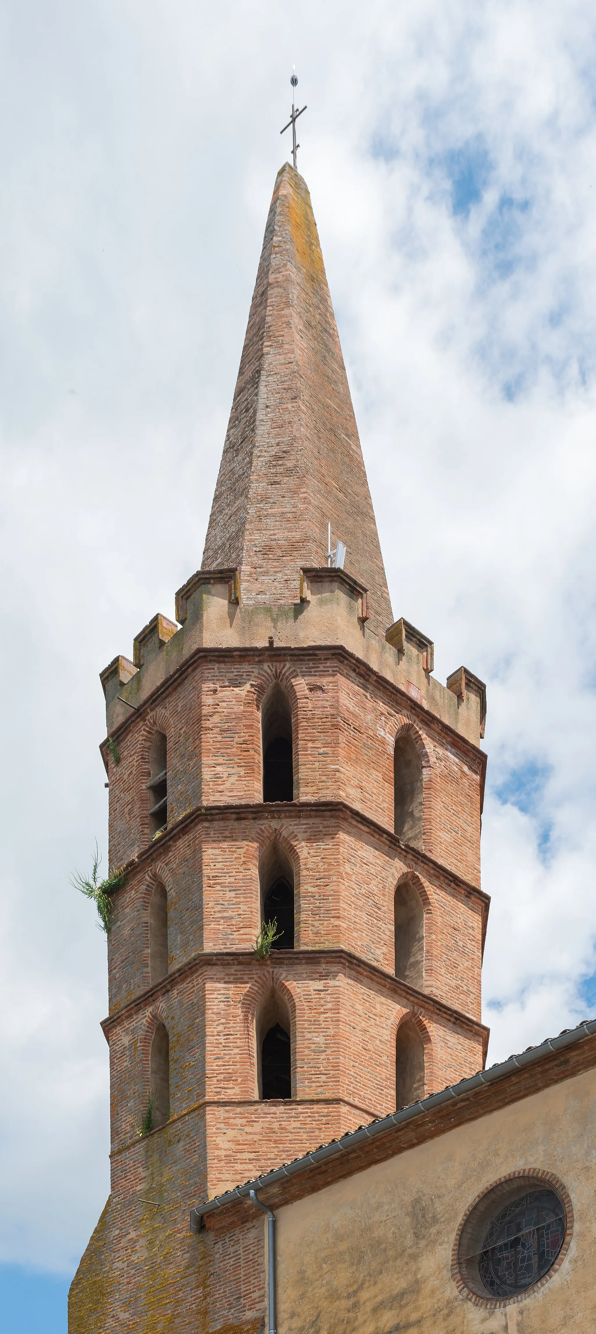 Photo showing: This building is inscrit au titre des monuments historiques de la France. It is indexed in the base Mérimée, a database of architectural heritage maintained by the French Ministry of Culture, under the reference PA00095886 .