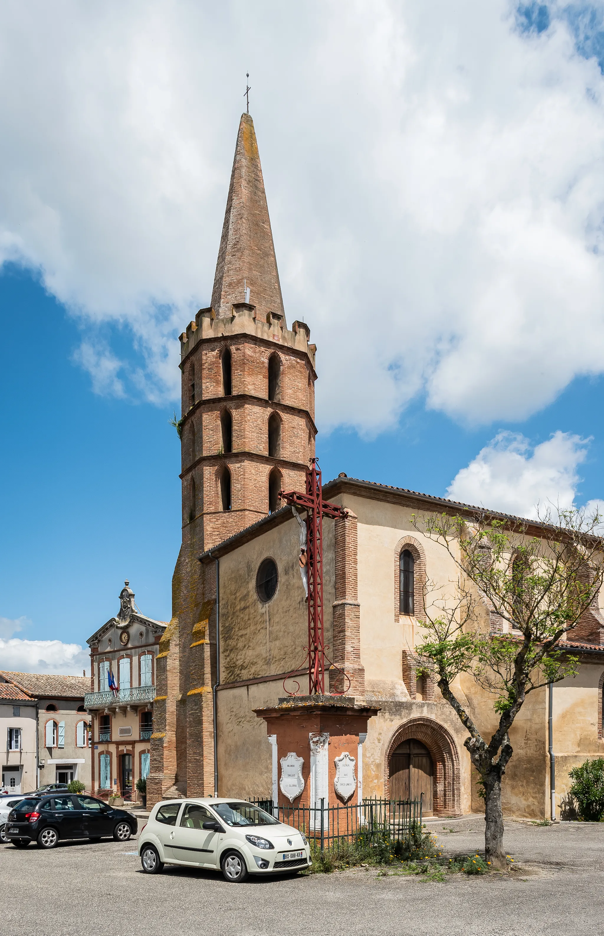 Photo showing: This building is inscrit au titre des monuments historiques de la France. It is indexed in the base Mérimée, a database of architectural heritage maintained by the French Ministry of Culture, under the reference PA00095886 .