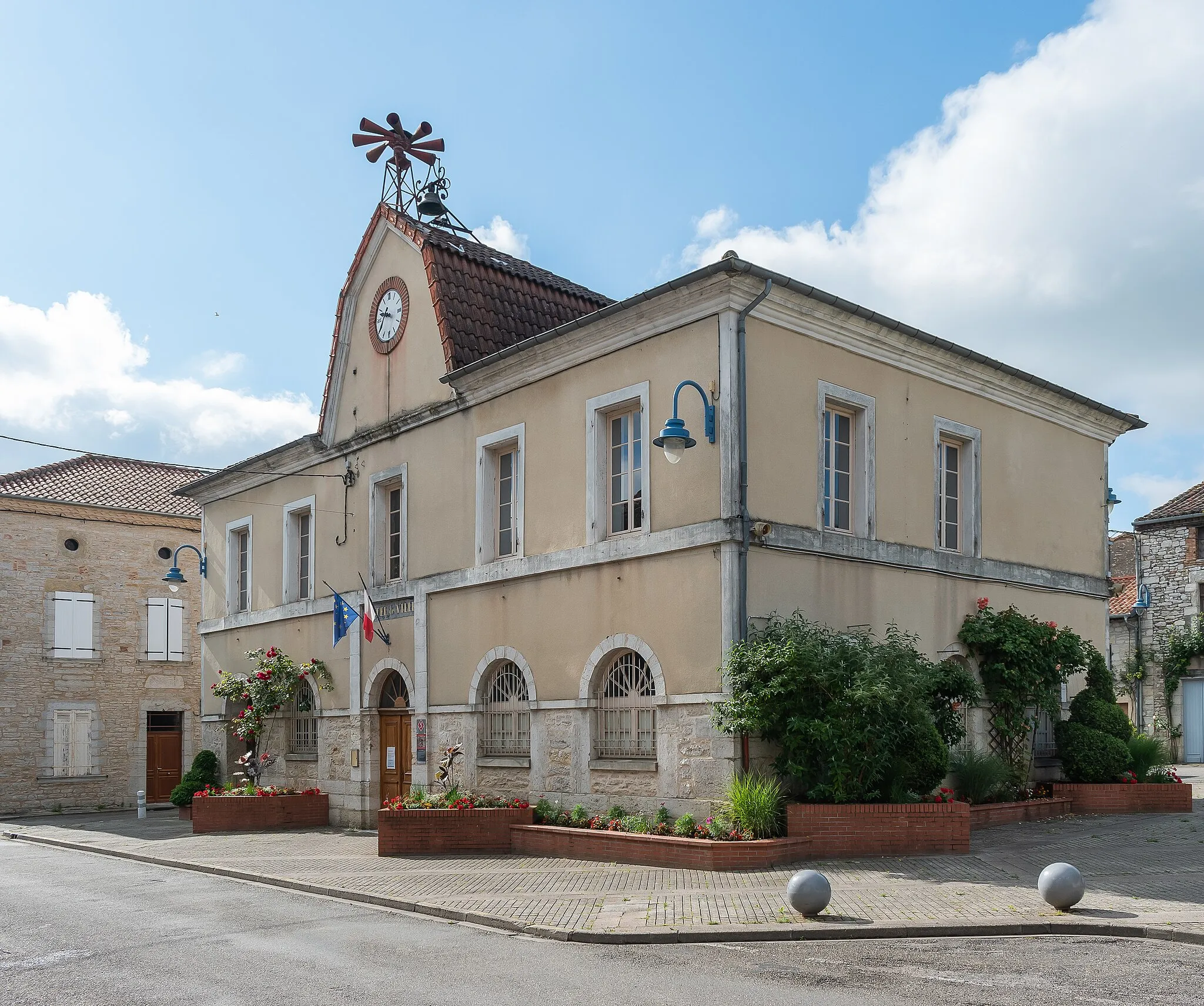 Photo showing: Town hall of Septfonds, Tarn-et-Garonne, France