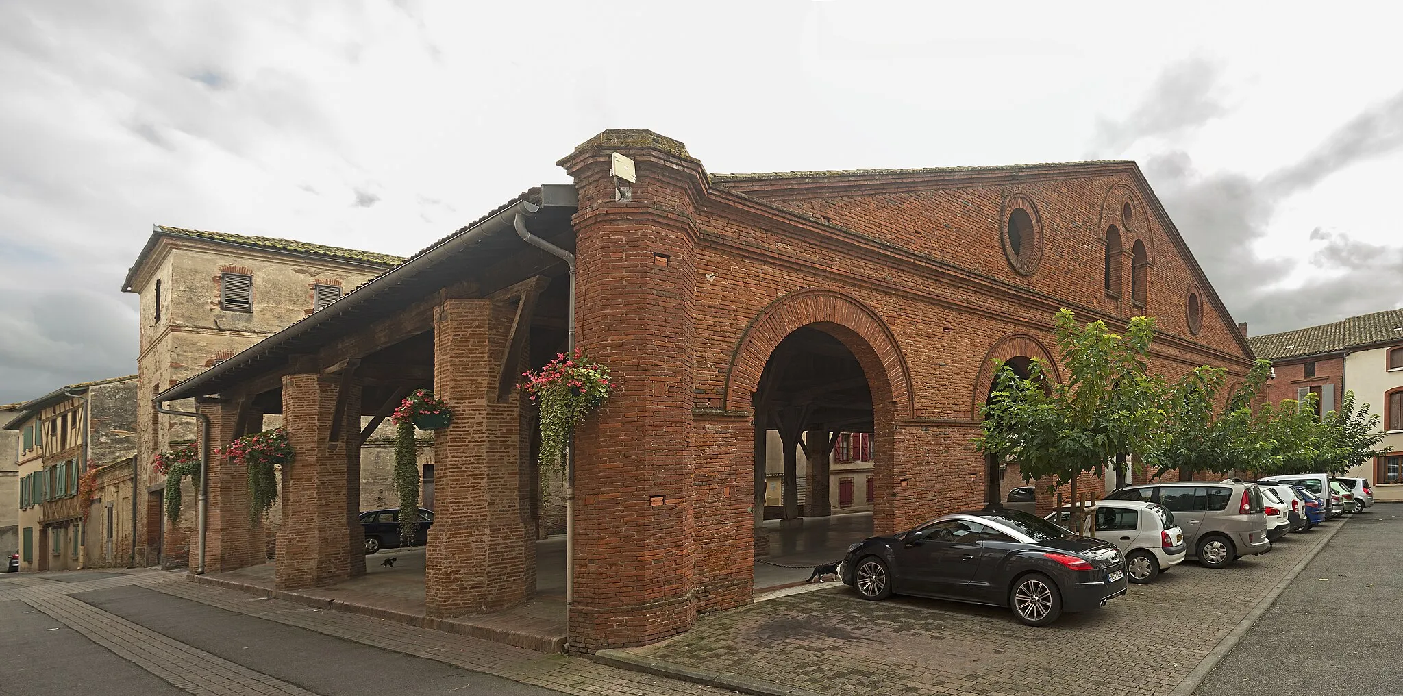 Photo showing: Verdun-sur-Garonne, Tarn-et-Garonne, exterior of Market Hall.