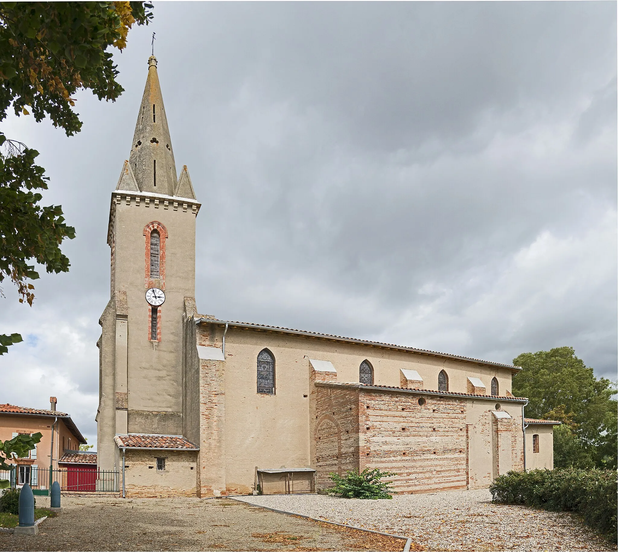 Photo showing: Villaudric. The church
