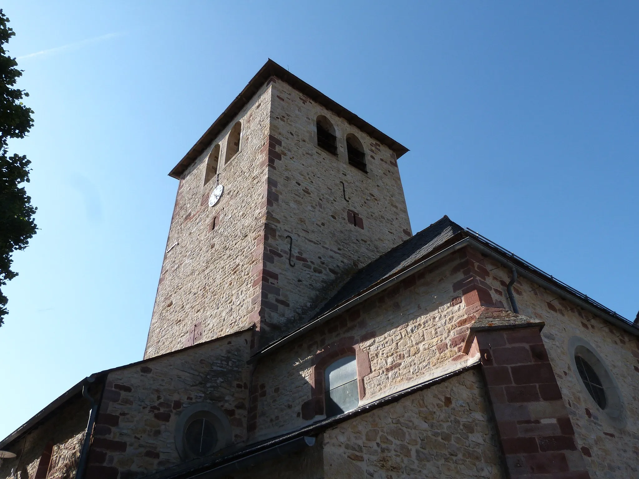 Photo showing: Clocher de l'église Saint-Julien à Agen-d'Aveyron